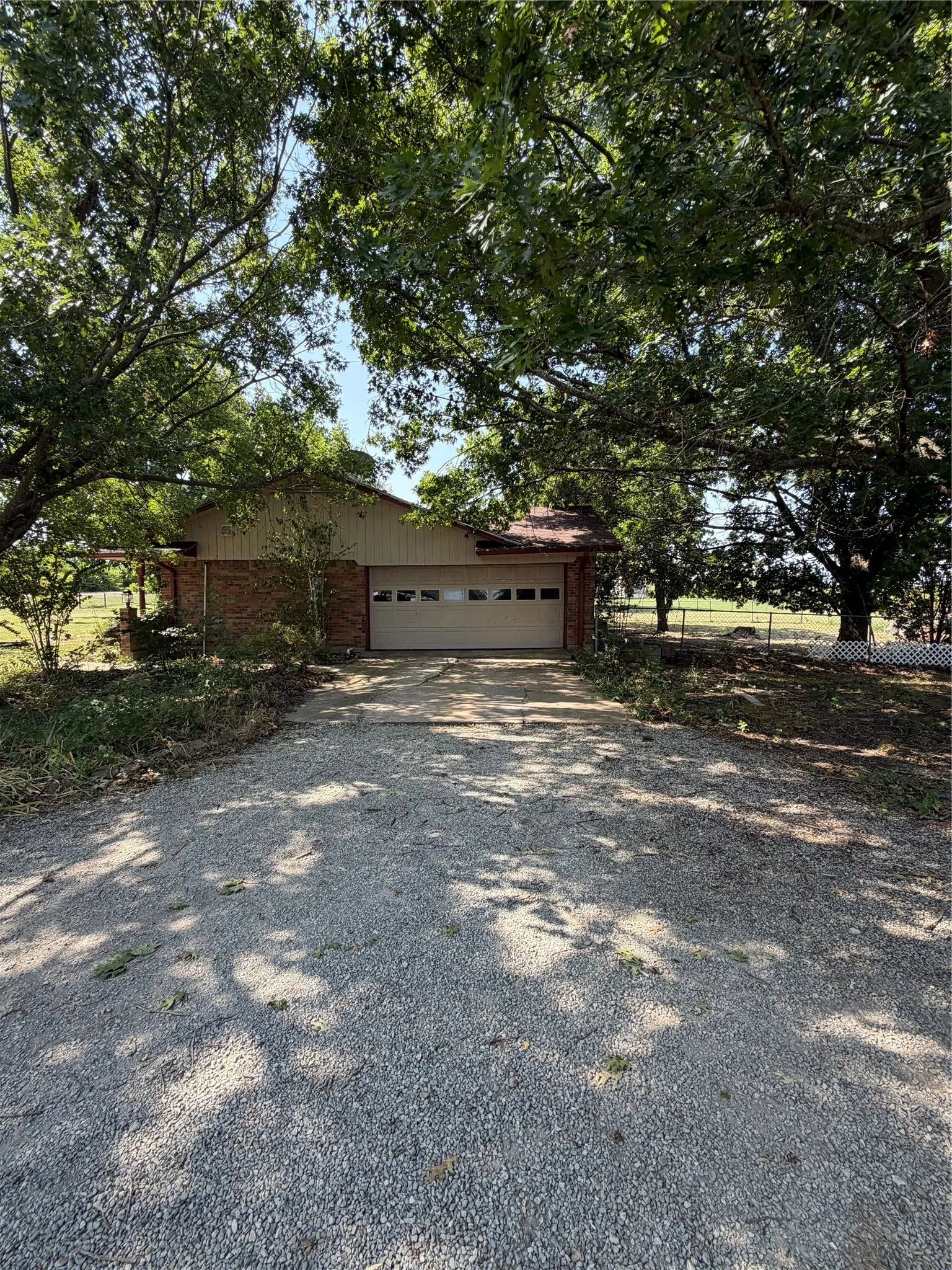 Single Family Residence For Sale in Hunt County , 4320 Fm 118, Greenville, Texas 75401, 3 Bedroom, 1 Bathroom, 2 Garage spaces, 1,369 Sqft, built in 1980, mls#21357843, Real Estate Agent in Greenville, Homes For Sale in Hunt county, Homes For Sale in Greenville, Realtor in Greenville Texas, Real Estate Brokerage Independent Realty Texas, Luminita Cordes Realtor