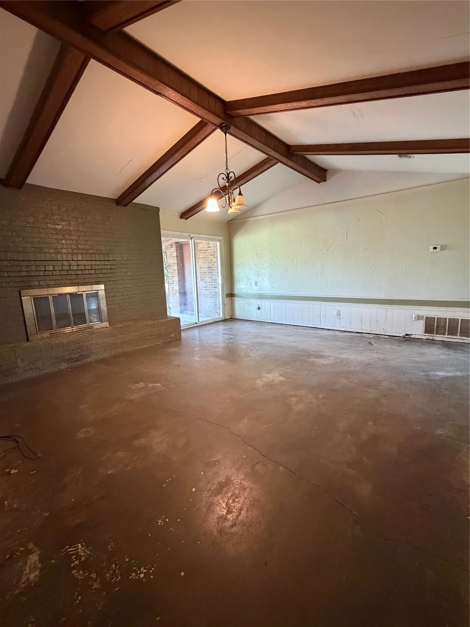 Single Family Residence For Sale in Hunt County , 4320 Fm 118, Greenville, Texas 75401, 3 Bedroom, 1 Bathroom, 2 Garage spaces, 1,369 Sqft, built in 1980, mls#21357843, Real Estate Agent in Greenville, Homes For Sale in Hunt county, Homes For Sale in Greenville, Realtor in Greenville Texas, Real Estate Brokerage Independent Realty Texas, Luminita Cordes Realtor