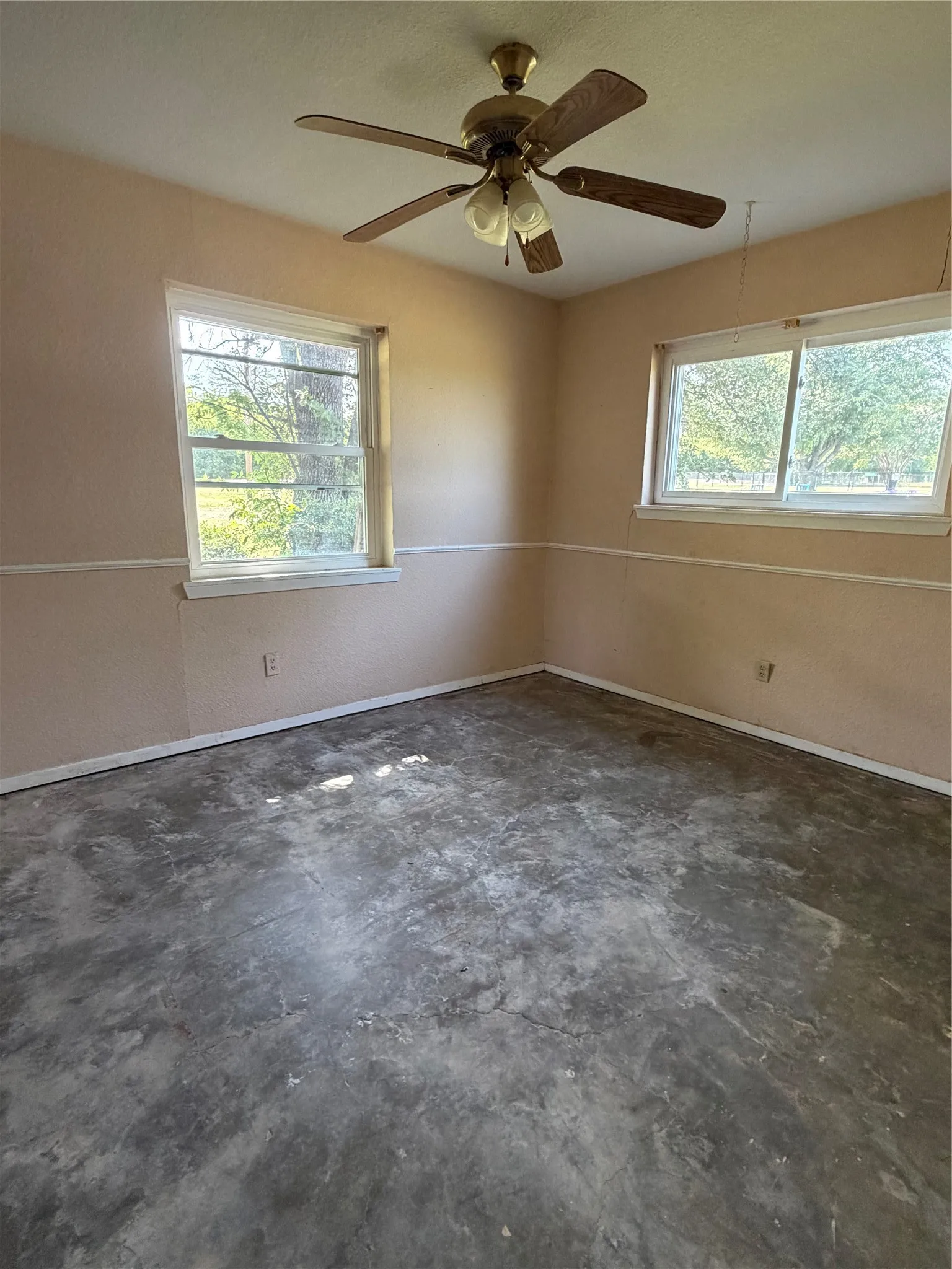 Single Family Residence For Sale in Hunt County , 4320 Fm 118, Greenville, Texas 75401, 3 Bedroom, 1 Bathroom, 2 Garage spaces, 1,369 Sqft, built in 1980, mls#21357843, Real Estate Agent in Greenville, Homes For Sale in Hunt county, Homes For Sale in Greenville, Realtor in Greenville Texas, Real Estate Brokerage Independent Realty Texas, Luminita Cordes Realtor