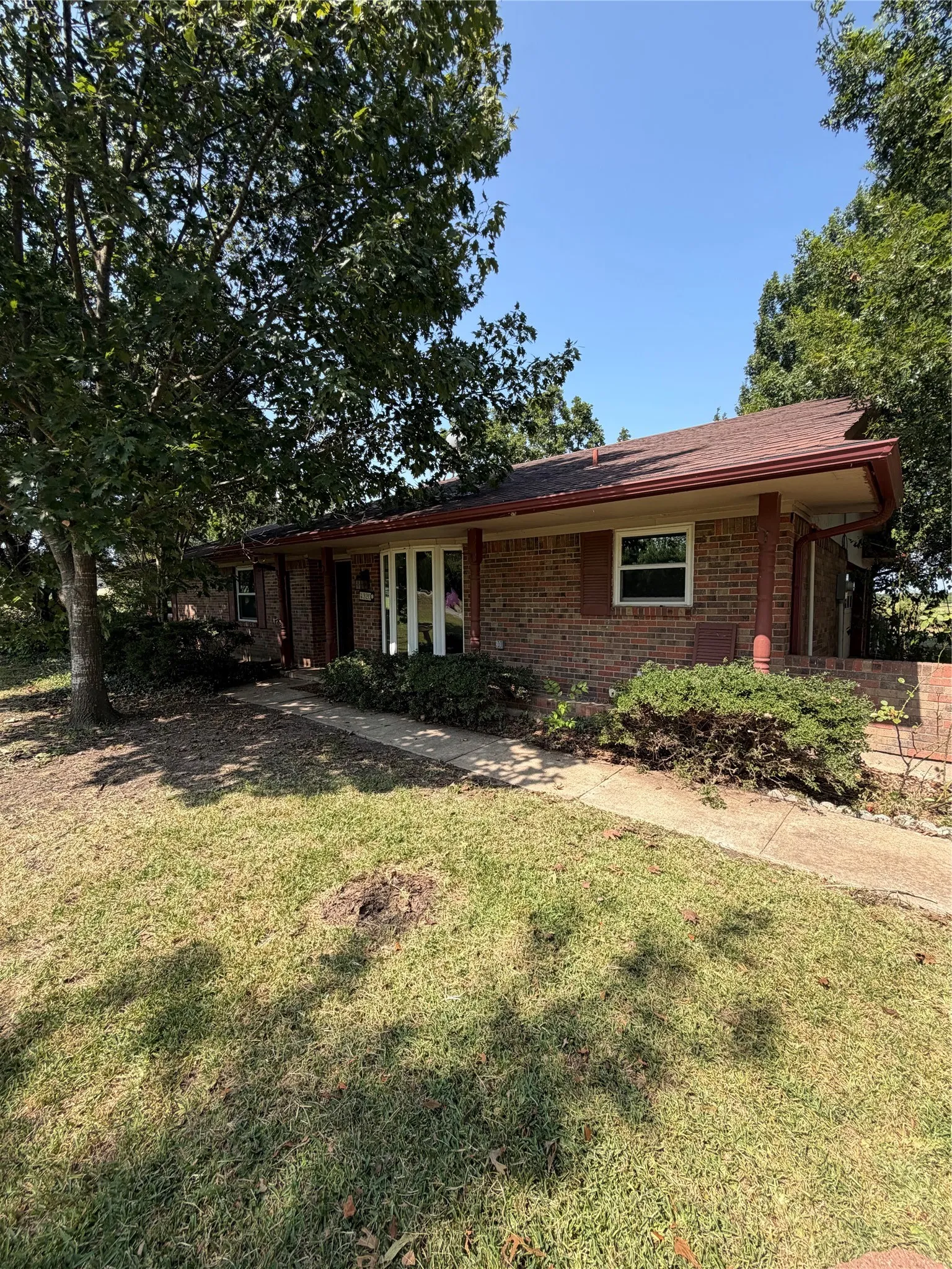 Single Family Residence For Sale in Hunt County , 4320 Fm 118, Greenville, Texas 75401, 3 Bedroom, 1 Bathroom, 2 Garage spaces, 1,369 Sqft, built in 1980, mls#21357843, Real Estate Agent in Greenville, Homes For Sale in Hunt county, Homes For Sale in Greenville, Realtor in Greenville Texas, Real Estate Brokerage Independent Realty Texas, Luminita Cordes Realtor