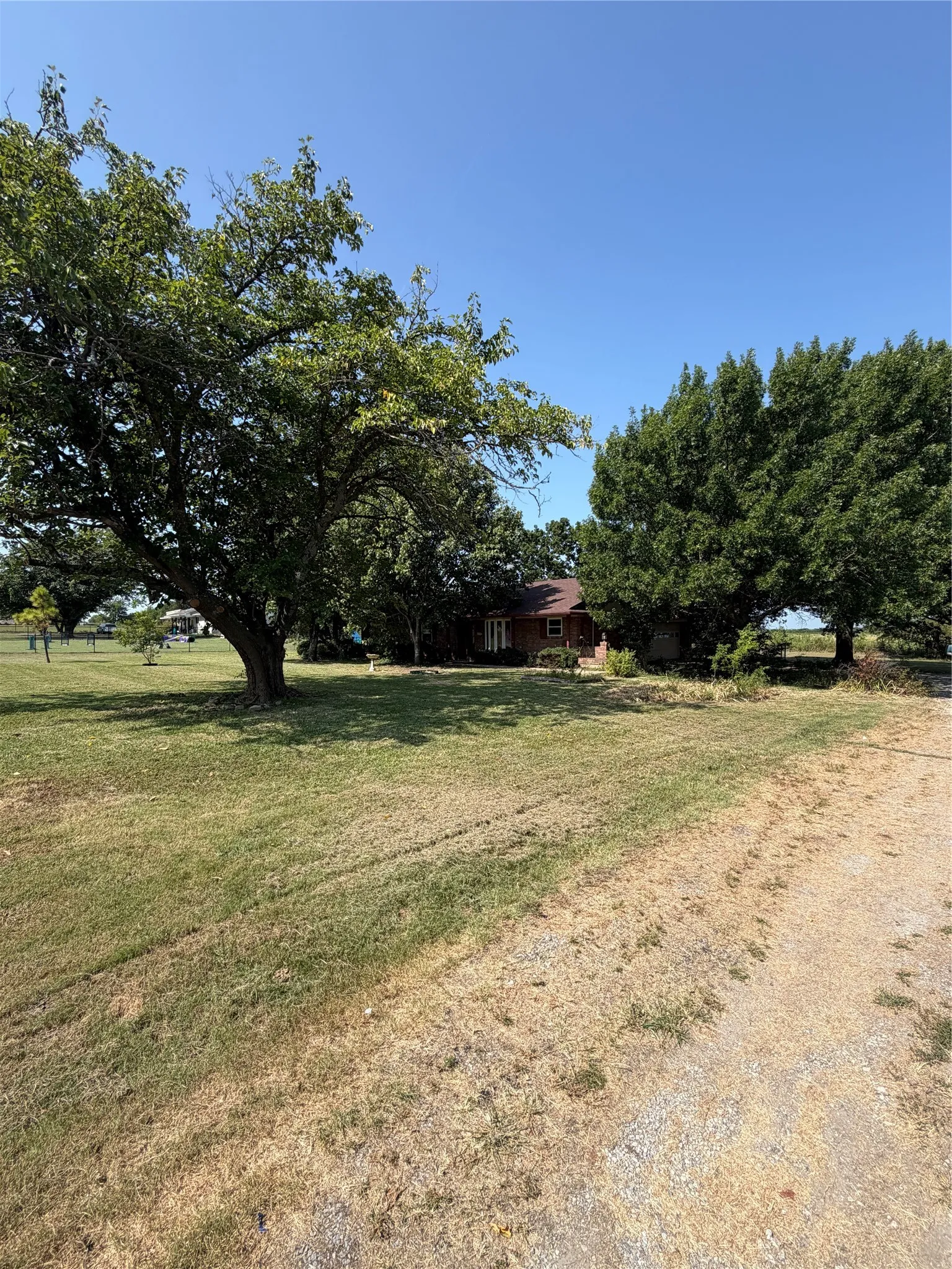 Single Family Residence For Sale in Hunt County , 4320 Fm 118, Greenville, Texas 75401, 3 Bedroom, 1 Bathroom, 2 Garage spaces, 1,369 Sqft, built in 1980, mls#21357843, Real Estate Agent in Greenville, Homes For Sale in Hunt county, Homes For Sale in Greenville, Realtor in Greenville Texas, Real Estate Brokerage Independent Realty Texas, Luminita Cordes Realtor