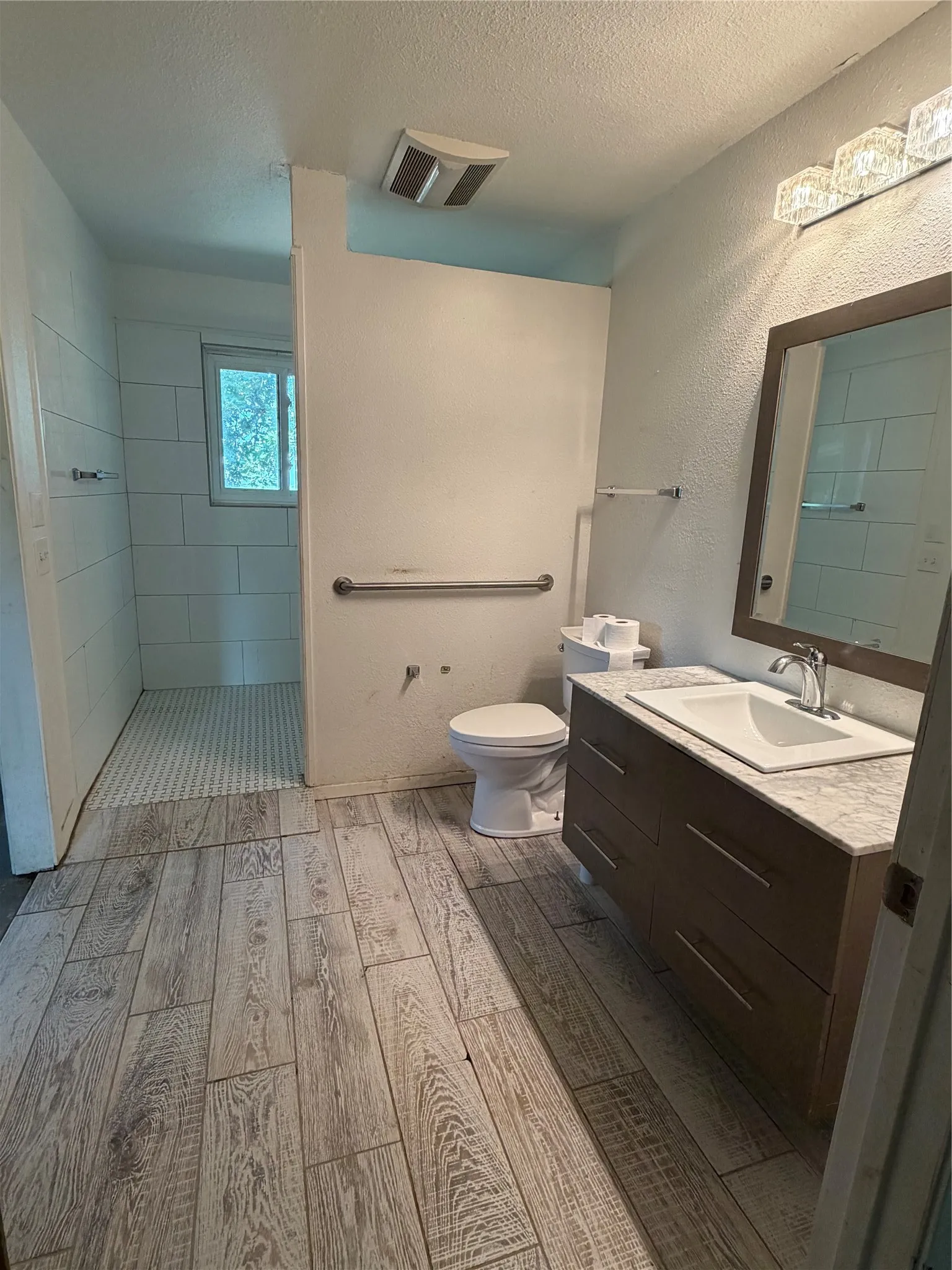 Single Family Residence For Sale in Hunt County , 4320 Fm 118, Greenville, Texas 75401, 3 Bedroom, 1 Bathroom, 2 Garage spaces, 1,369 Sqft, built in 1980, mls#21357843, Real Estate Agent in Greenville, Homes For Sale in Hunt county, Homes For Sale in Greenville, Realtor in Greenville Texas, Real Estate Brokerage Independent Realty Texas, Luminita Cordes Realtor