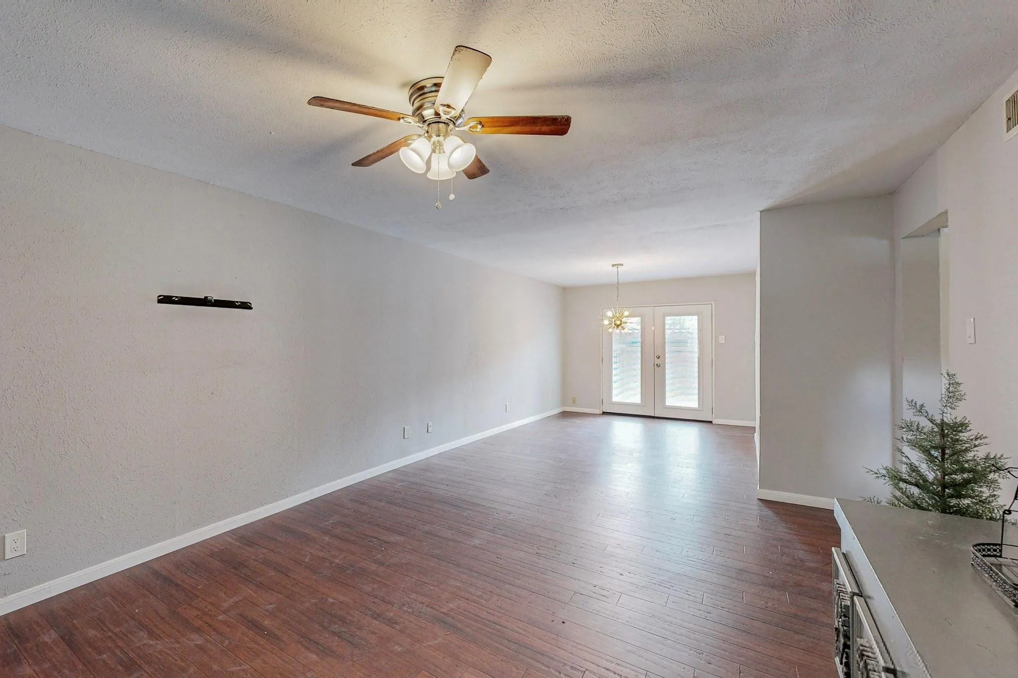 Townhouse For Sale in Dallas County , 13818 Methuen Green Lane, Dallas, Texas 75240, 3 Bedroom, 3 Bathroom, Garage spaces, 1,651 Sqft, built in 1969, mls#21350339, Real Estate Agent in Dallas, Homes For Sale in Dallas county, Homes For Sale in Dallas, Realtor in Dallas Texas, Real Estate Brokerage Independent Realty Texas, Luminita Cordes Realtor