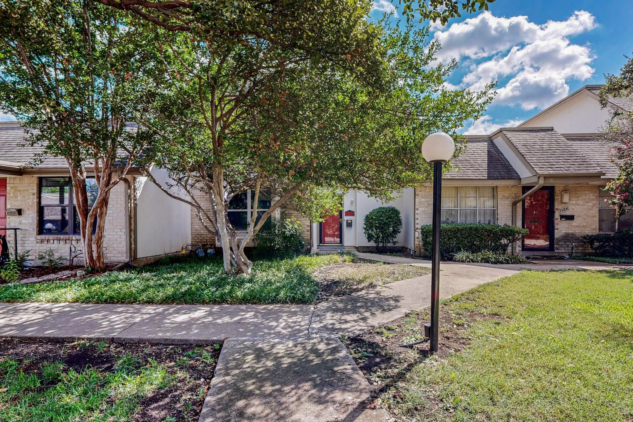 Townhouse For Sale in Dallas County , 13818 Methuen Green Lane, Dallas, Texas 75240, 3 Bedroom, 3 Bathroom, Garage spaces, 1,651 Sqft, built in 1969, mls#21350339, Real Estate Agent in Dallas, Homes For Sale in Dallas county, Homes For Sale in Dallas, Realtor in Dallas Texas, Real Estate Brokerage Independent Realty Texas, Luminita Cordes Realtor