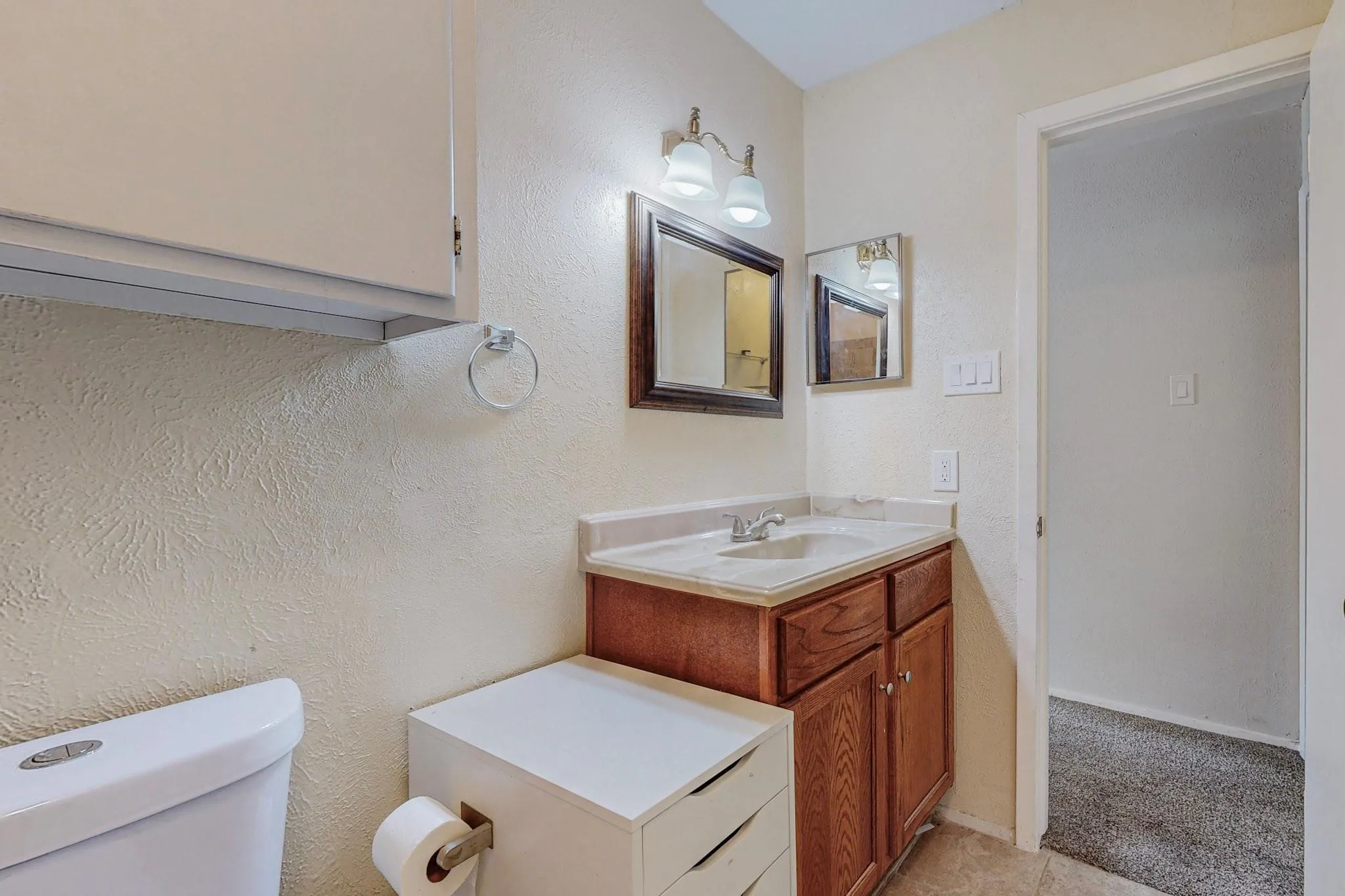 Townhouse For Sale in Dallas County , 13818 Methuen Green Lane, Dallas, Texas 75240, 3 Bedroom, 3 Bathroom, Garage spaces, 1,651 Sqft, built in 1969, mls#21350339, Real Estate Agent in Dallas, Homes For Sale in Dallas county, Homes For Sale in Dallas, Realtor in Dallas Texas, Real Estate Brokerage Independent Realty Texas, Luminita Cordes Realtor