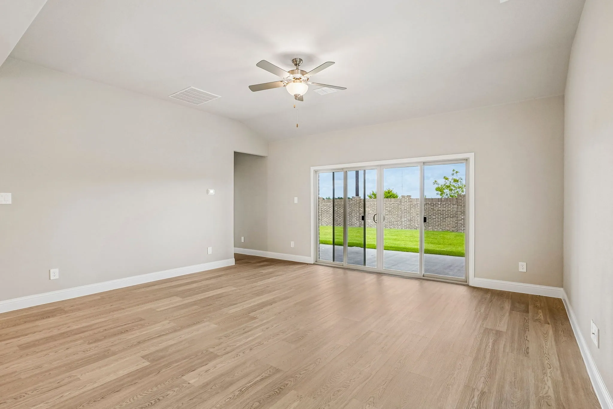  Photo is not of the actual home, but is an inspirational photo of builder’s model home and may depict options, furnishings, and/or decorator features that are not included.
