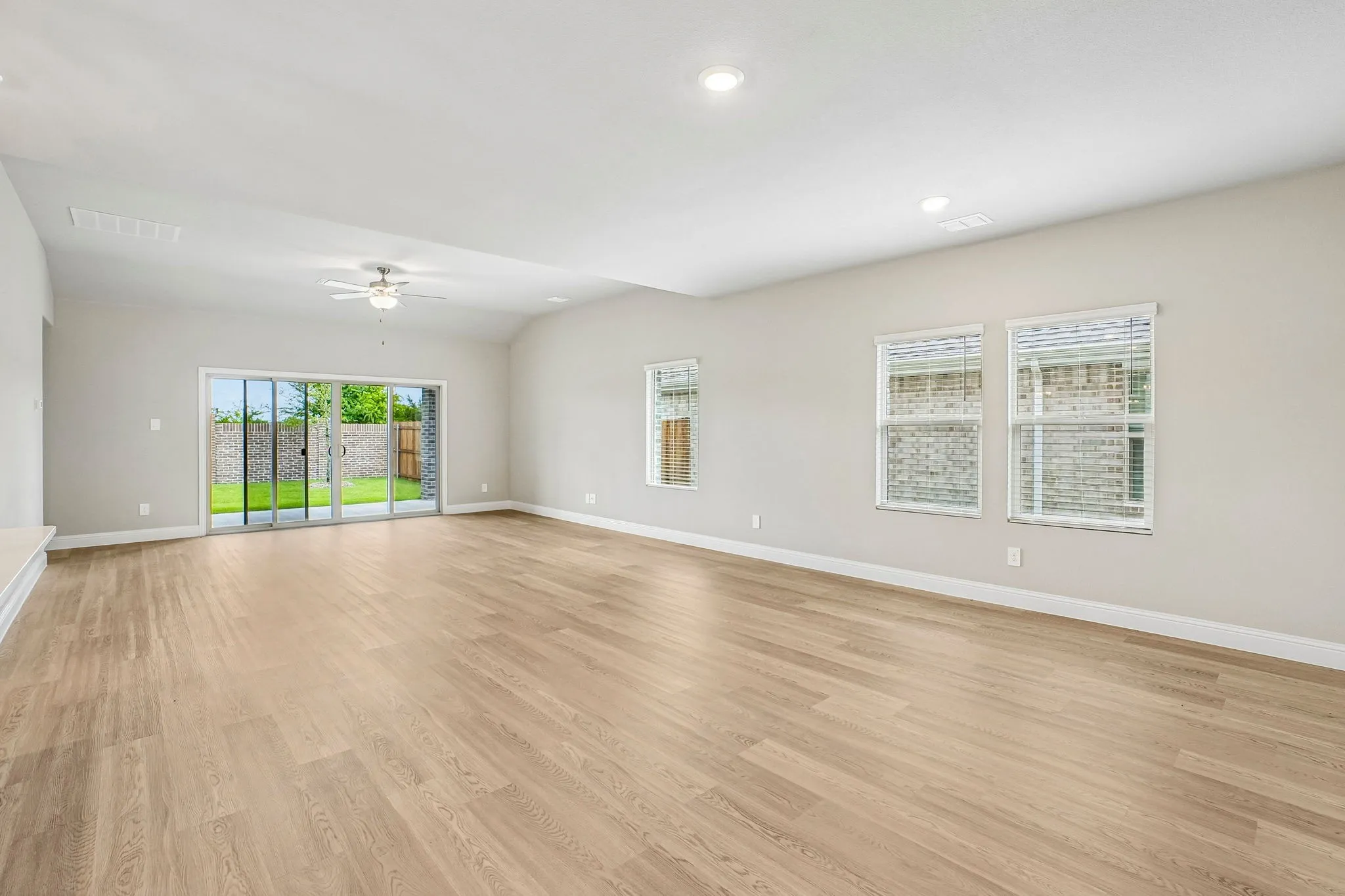  Photo is not of the actual home, but is an inspirational photo of builder’s model home and may depict options, furnishings, and/or decorator features that are not included.
