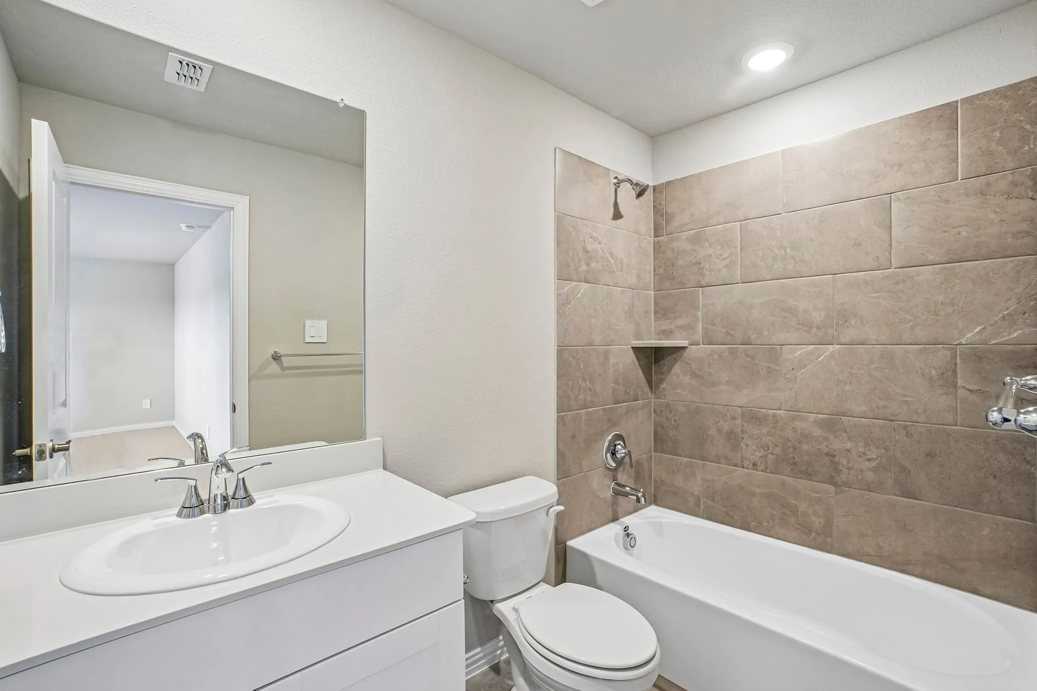  Photo is not of the actual home, but is an inspirational photo of builder’s model home and may depict options, furnishings, and/or decorator features that are not included.
