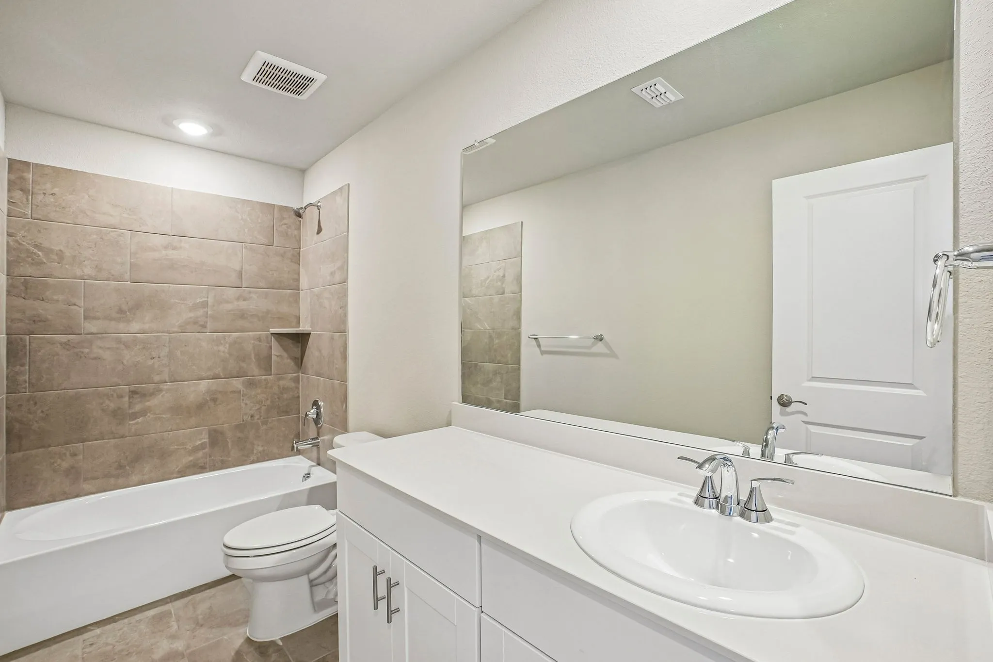  Photo is not of the actual home, but is an inspirational photo of builder’s model home and may depict options, furnishings, and/or decorator features that are not included.
