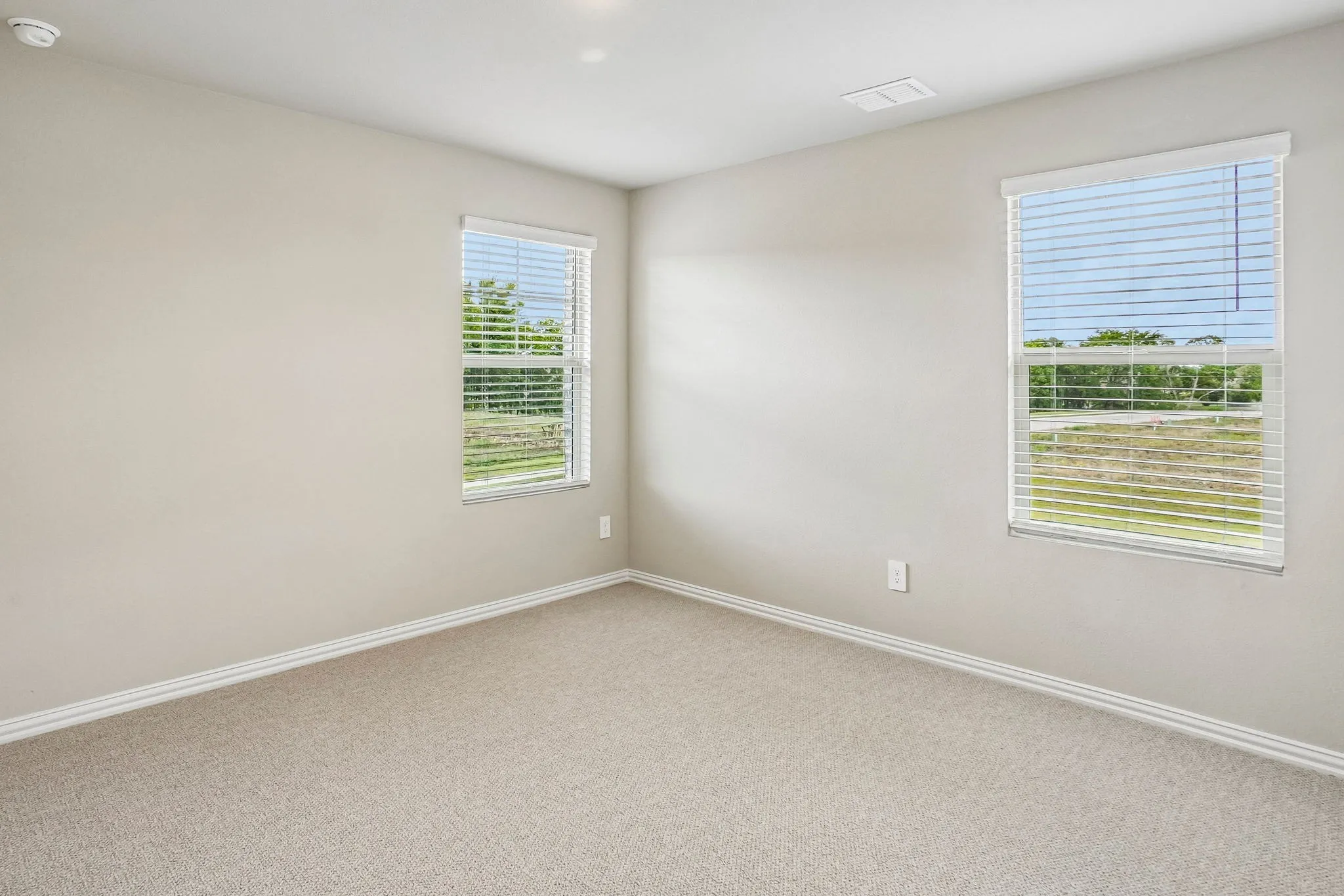  Photo is not of the actual home, but is an inspirational photo of builder’s model home and may depict options, furnishings, and/or decorator features that are not included.
