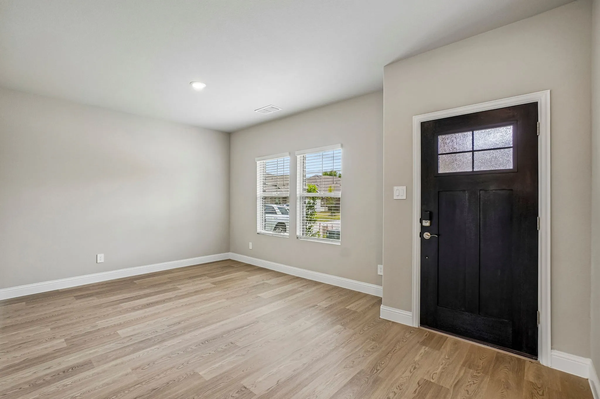  Photo is not of the actual home, but is an inspirational photo of builder’s model home and may depict options, furnishings, and/or decorator features that are not included.
