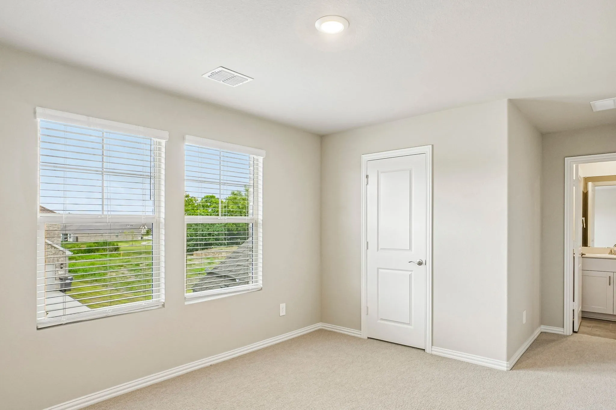  Photo is not of the actual home, but is an inspirational photo of builder’s model home and may depict options, furnishings, and/or decorator features that are not included.
