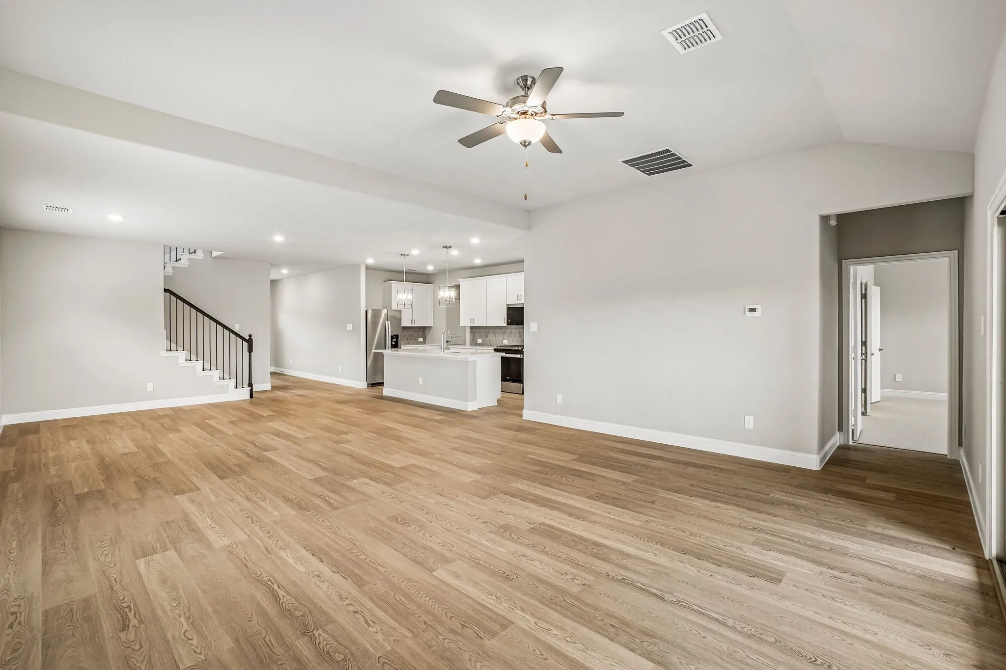  Photo is not of the actual home, but is an inspirational photo of builder’s model home and may depict options, furnishings, and/or decorator features that are not included.

