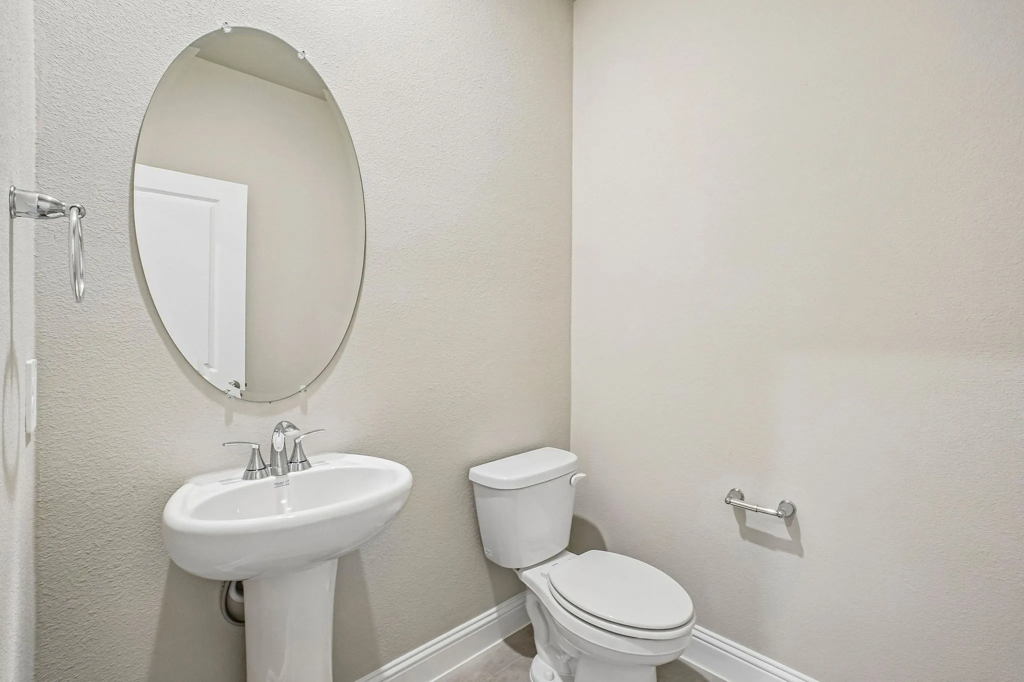  Photo is not of the actual home, but is an inspirational photo of builder’s model home and may depict options, furnishings, and/or decorator features that are not included.
