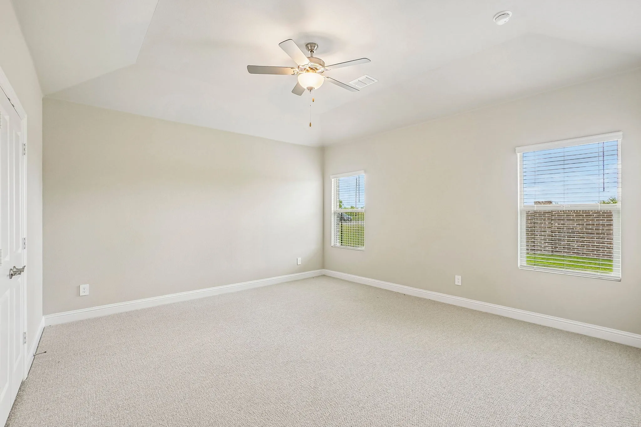  Photo is not of the actual home, but is an inspirational photo of builder’s model home and may depict options, furnishings, and/or decorator features that are not included.
