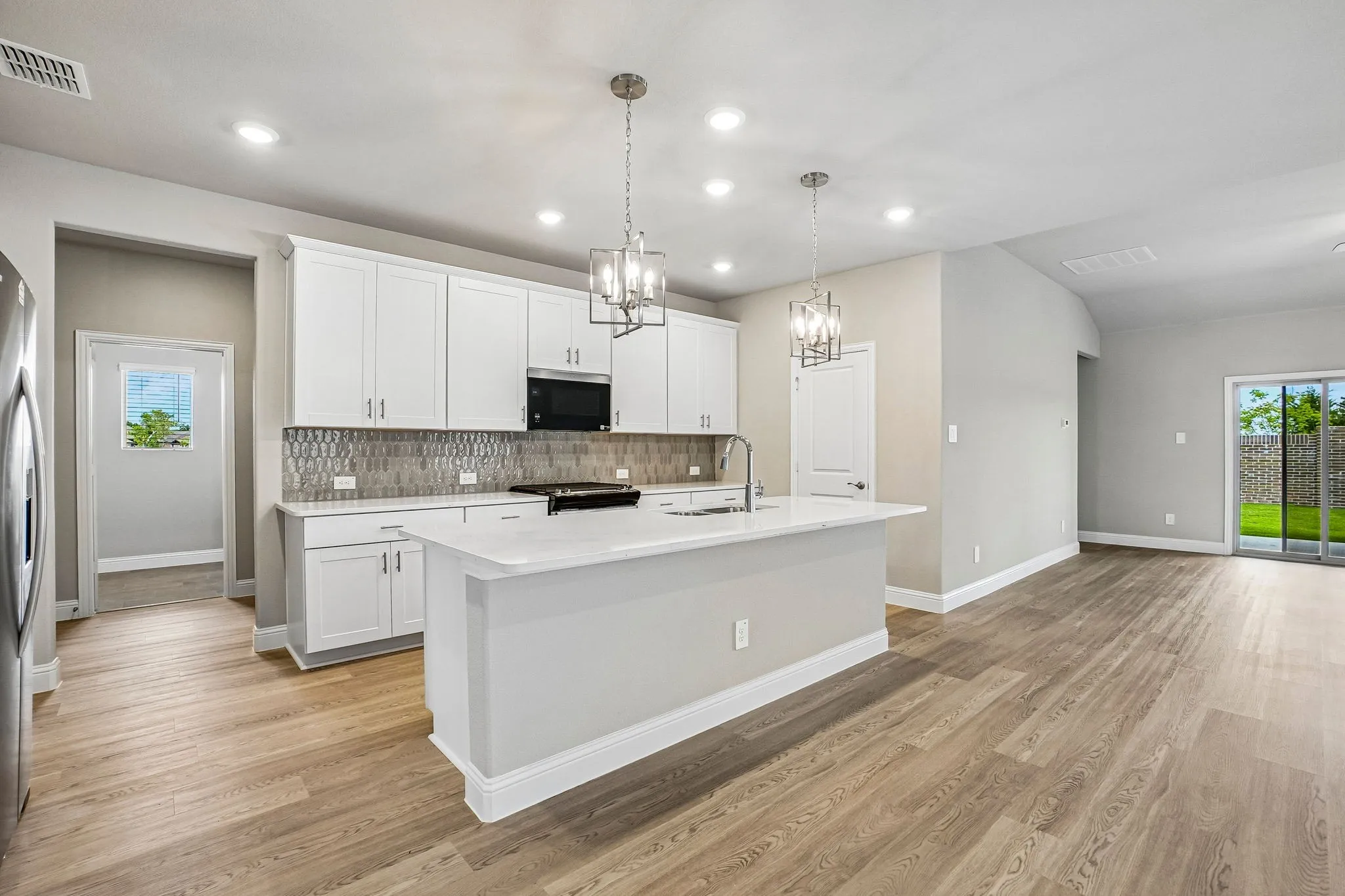  Photo is not of the actual home, but is an inspirational photo of builder’s model home and may depict options, furnishings, and/or decorator features that are not included.
