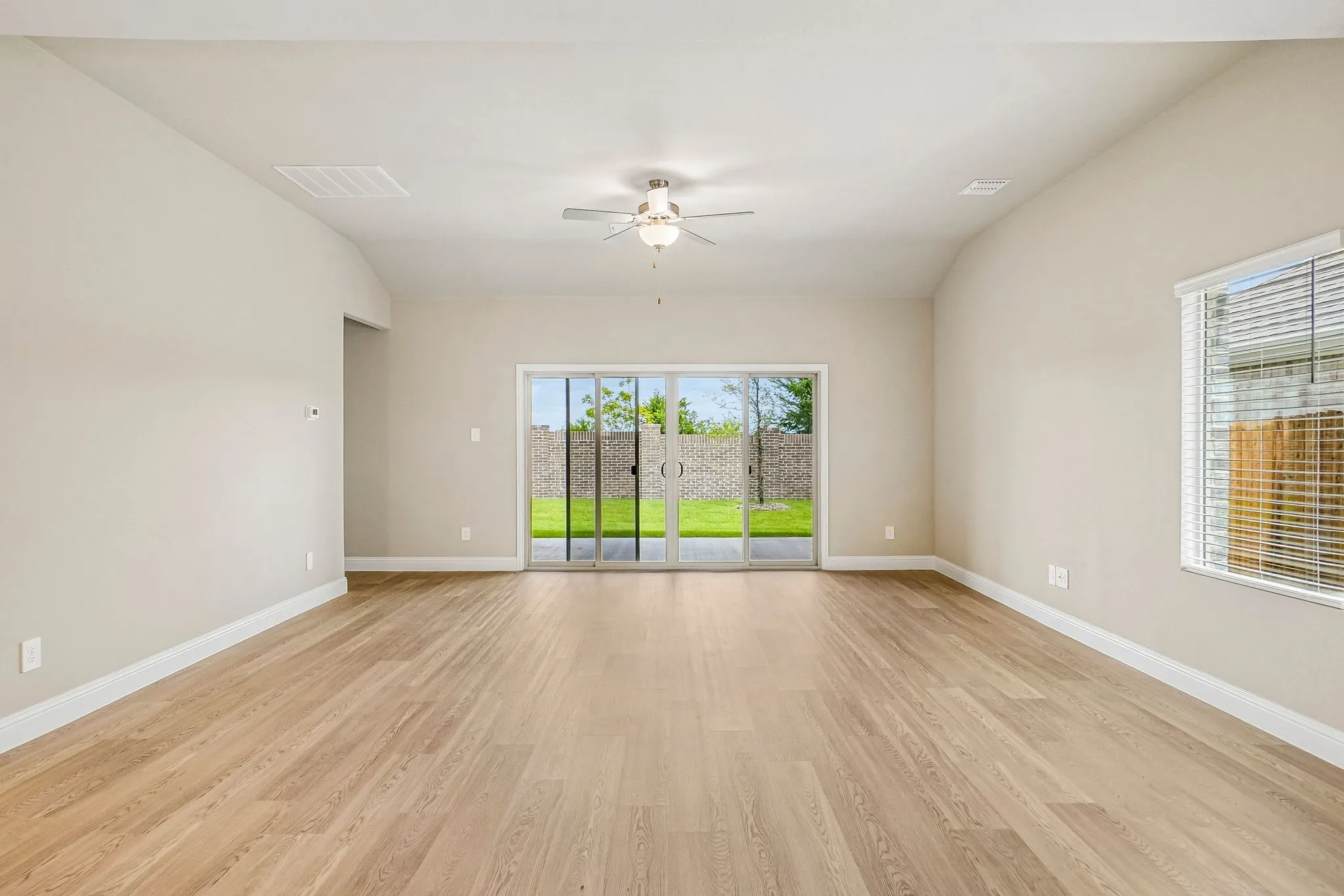  Photo is not of the actual home, but is an inspirational photo of builder’s model home and may depict options, furnishings, and/or decorator features that are not included.
