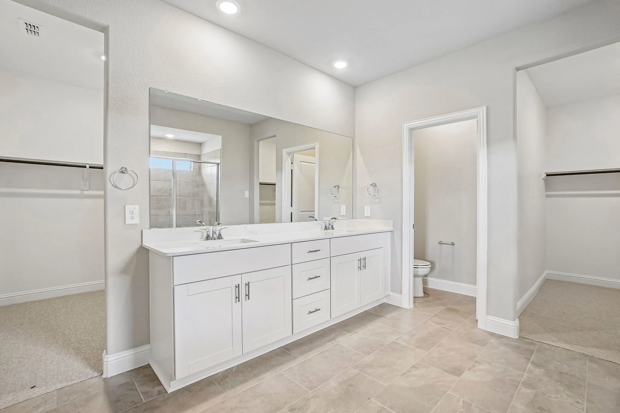 Photo is not of the actual home, but is an inspirational photo of builder’s model home and may depict options, furnishings, and/or decorator features that are not included.
