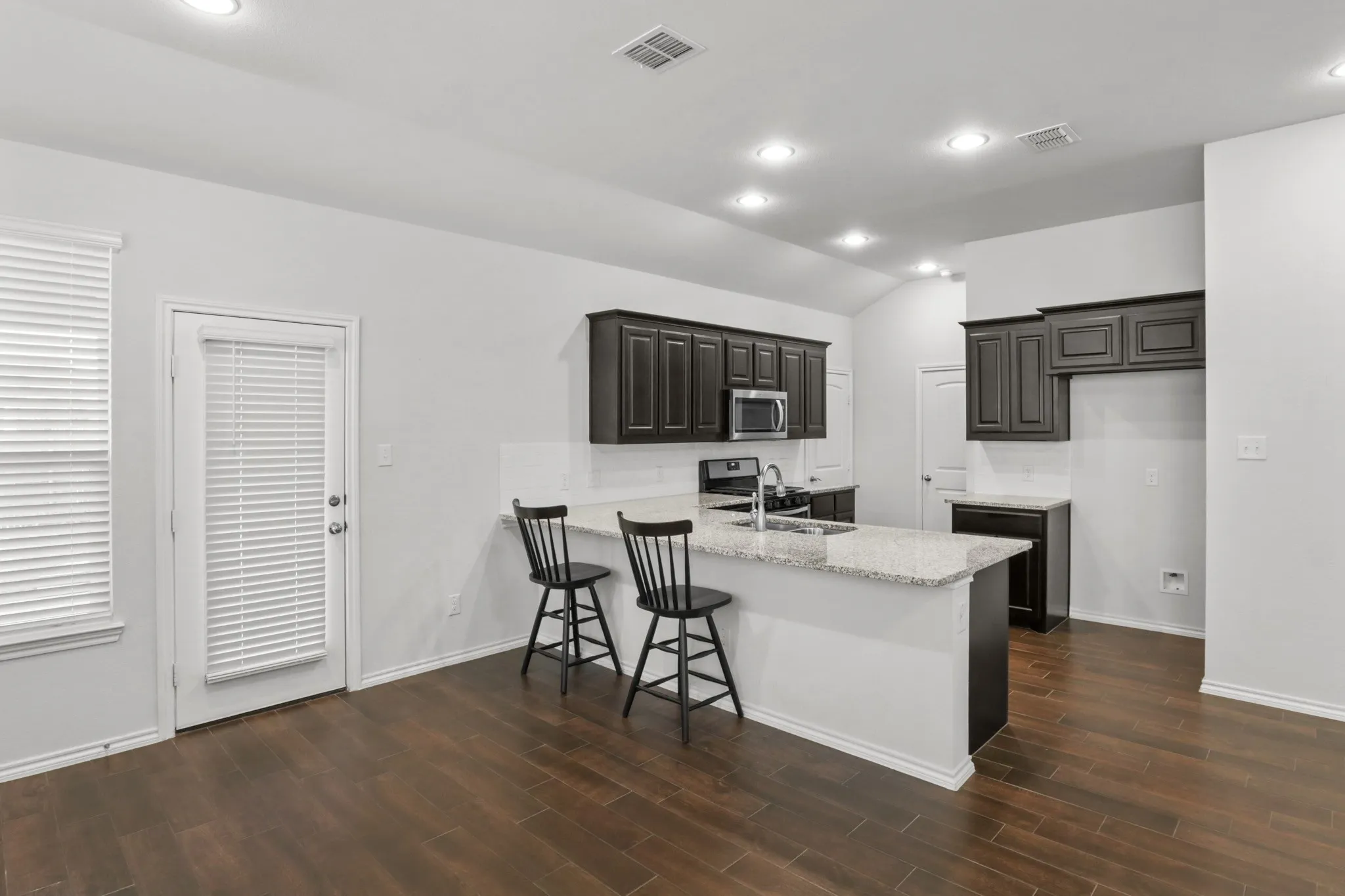 Single Family Residence For Sale in Kaufman County , 2994 Cedeno Drive, Forney, Texas 75126, 3 Bedroom, 2 Bathroom, 2 Garage spaces, 1,461 Sqft, built in 2021, mls#21357938, Real Estate Agent in Forney, Homes For Sale in Kaufman county, Homes For Sale in Forney, Realtor in Forney Texas, Real Estate Brokerage Independent Realty Texas, Luminita Cordes Realtor
