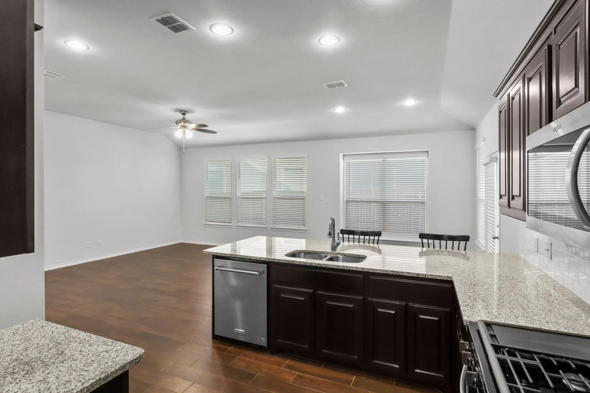 Single Family Residence For Sale in Kaufman County , 2994 Cedeno Drive, Forney, Texas 75126, 3 Bedroom, 2 Bathroom, 2 Garage spaces, 1,461 Sqft, built in 2021, mls#21357938, Real Estate Agent in Forney, Homes For Sale in Kaufman county, Homes For Sale in Forney, Realtor in Forney Texas, Real Estate Brokerage Independent Realty Texas, Luminita Cordes Realtor