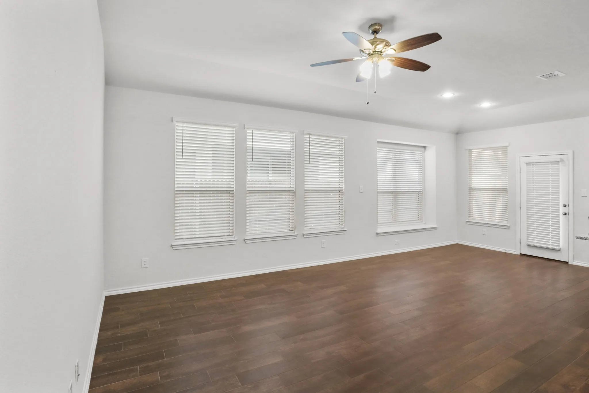 Single Family Residence For Sale in Kaufman County , 2994 Cedeno Drive, Forney, Texas 75126, 3 Bedroom, 2 Bathroom, 2 Garage spaces, 1,461 Sqft, built in 2021, mls#21357938, Real Estate Agent in Forney, Homes For Sale in Kaufman county, Homes For Sale in Forney, Realtor in Forney Texas, Real Estate Brokerage Independent Realty Texas, Luminita Cordes Realtor