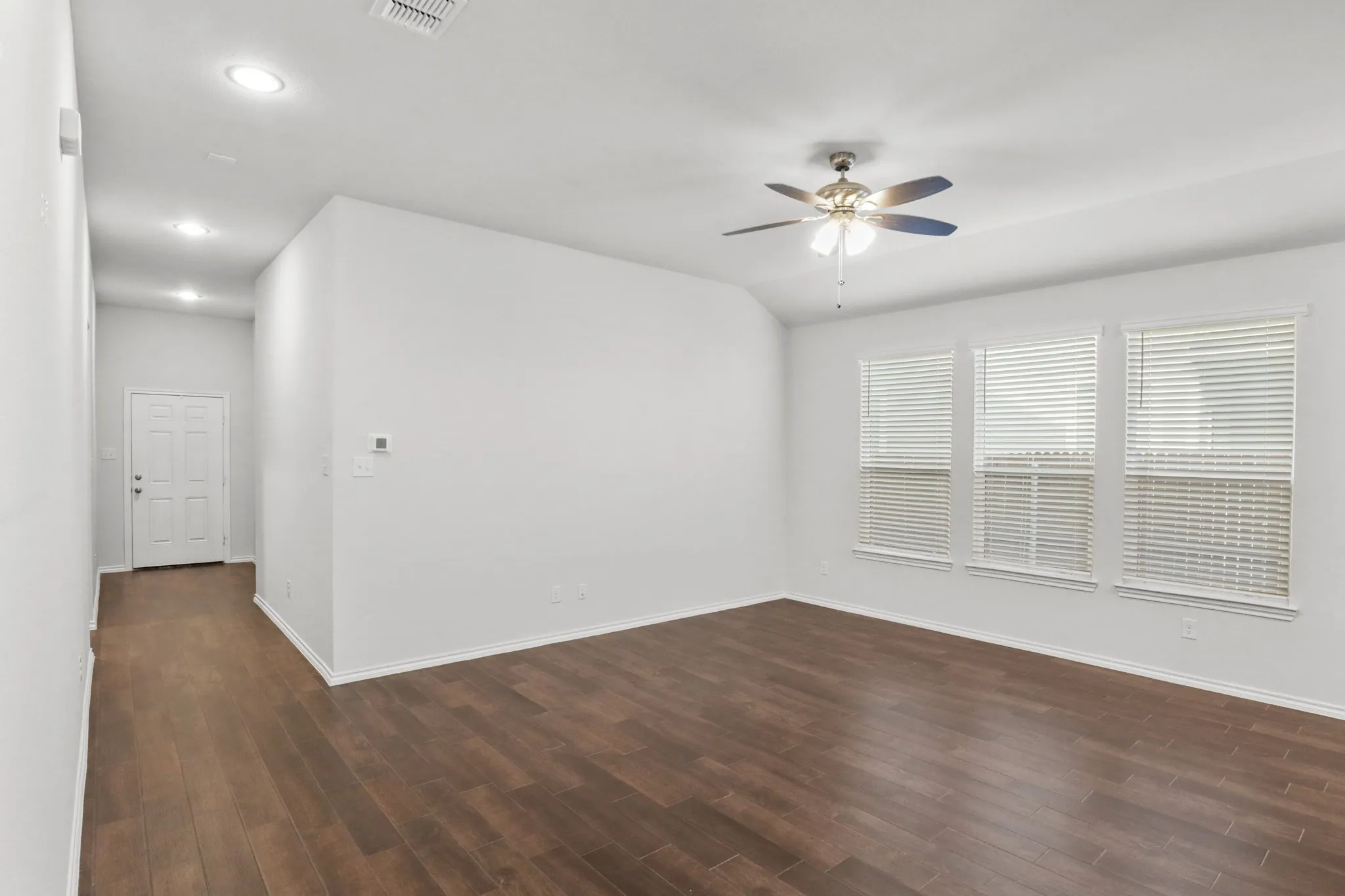 Single Family Residence For Sale in Kaufman County , 2994 Cedeno Drive, Forney, Texas 75126, 3 Bedroom, 2 Bathroom, 2 Garage spaces, 1,461 Sqft, built in 2021, mls#21357938, Real Estate Agent in Forney, Homes For Sale in Kaufman county, Homes For Sale in Forney, Realtor in Forney Texas, Real Estate Brokerage Independent Realty Texas, Luminita Cordes Realtor
