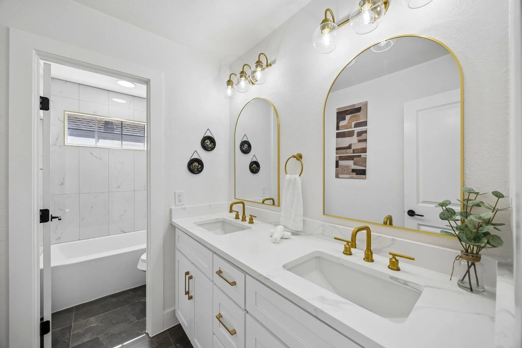 Single Family Residence For Sale in Collin County , 3409 Burnet Drive, Plano, Texas 75025, 4 Bedroom, 4 Bathroom, 2 Garage spaces, 3,397 Sqft, built in 1999, mls#21359767, Real Estate Agent in Plano, Homes For Sale in Collin county, Homes For Sale in Plano, Realtor in Plano Texas, Real Estate Brokerage Independent Realty Texas, Luminita Cordes Realtor