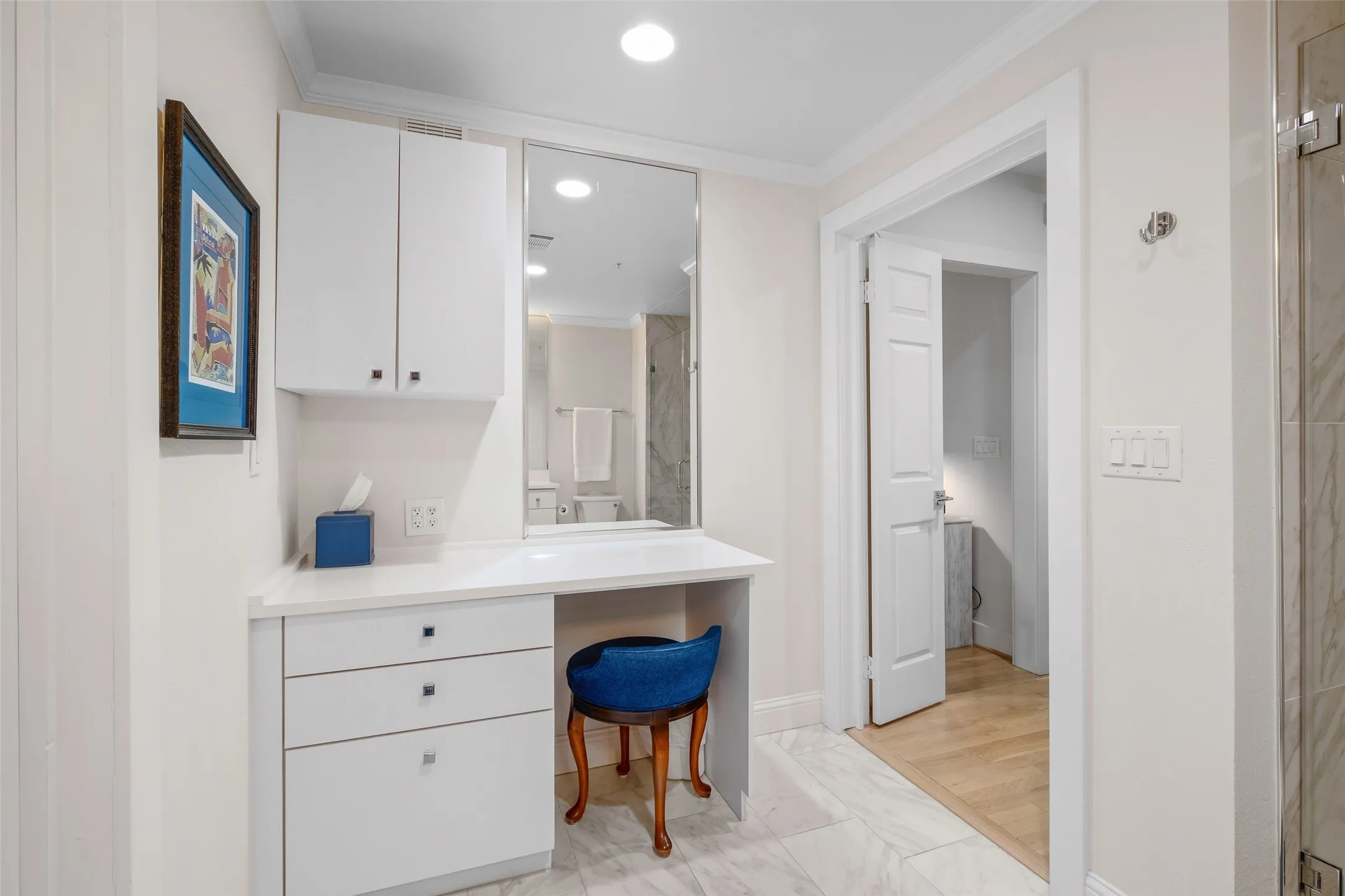 Condominium For Sale in Dallas County , 5055 Addison Circle 209, Addison, Texas 75001, 1 Bedroom, 1 Bathroom, 1 Garage spaces, 1,328 Sqft, built in 2000, mls#21355935, Real Estate Agent in Addison, Homes For Sale in Dallas county, Homes For Sale in Addison, Realtor in Addison Texas, Real Estate Brokerage Independent Realty Texas, Luminita Cordes Realtor