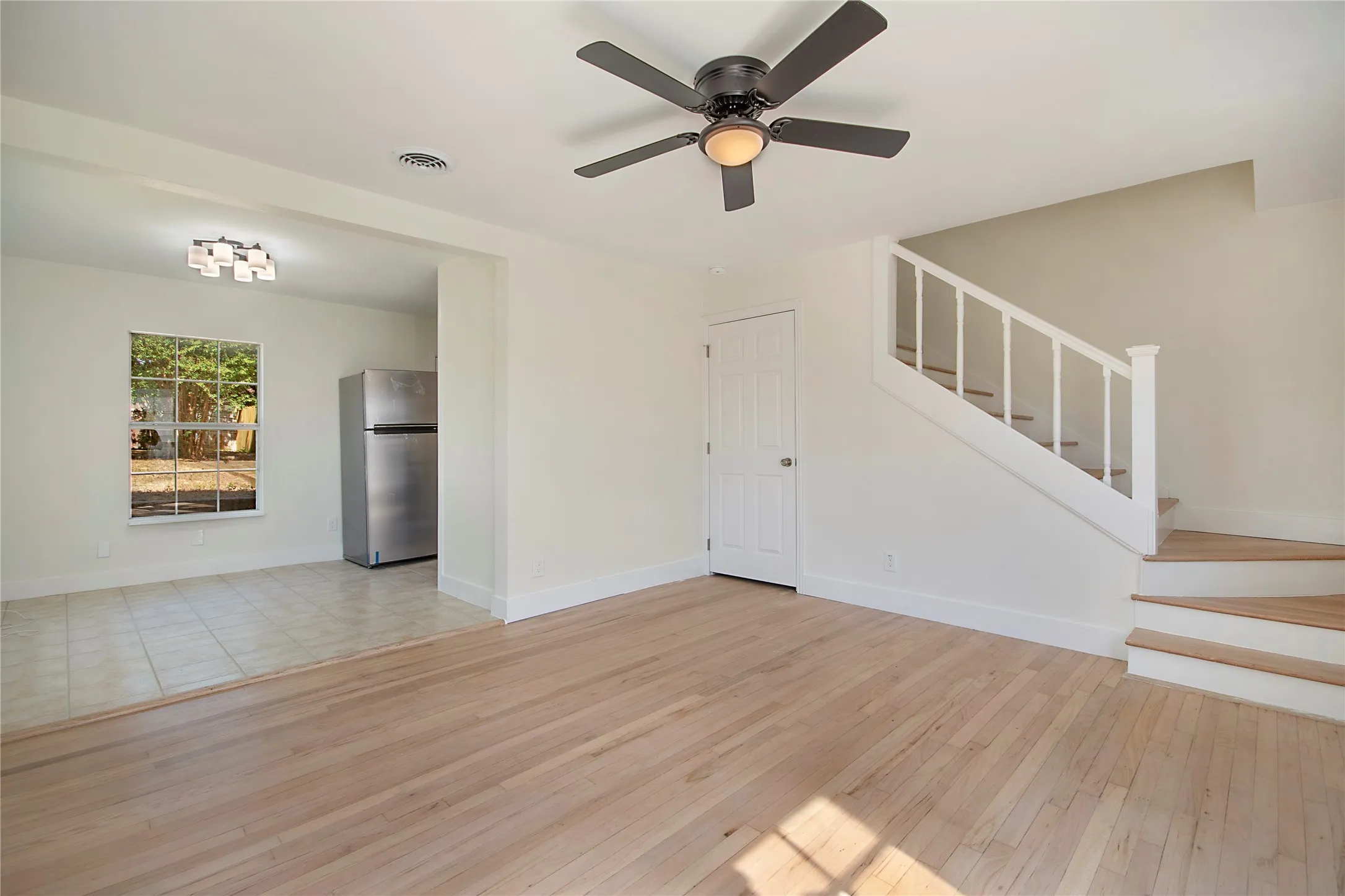 Duplex For Rent in Dallas County , 305 N Oak Cliff Boulevard, Dallas, Texas 75208, 2 Bedroom, 1 Bathroom, Garage spaces, 891 Sqft, built in 1943, mls#21358404, Real Estate Agent in Dallas, Homes For Rent in Dallas county, Homes For Rent in Dallas, Realtor in Dallas Texas, Real Estate Brokerage Independent Realty Texas, Luminita Cordes Realtor