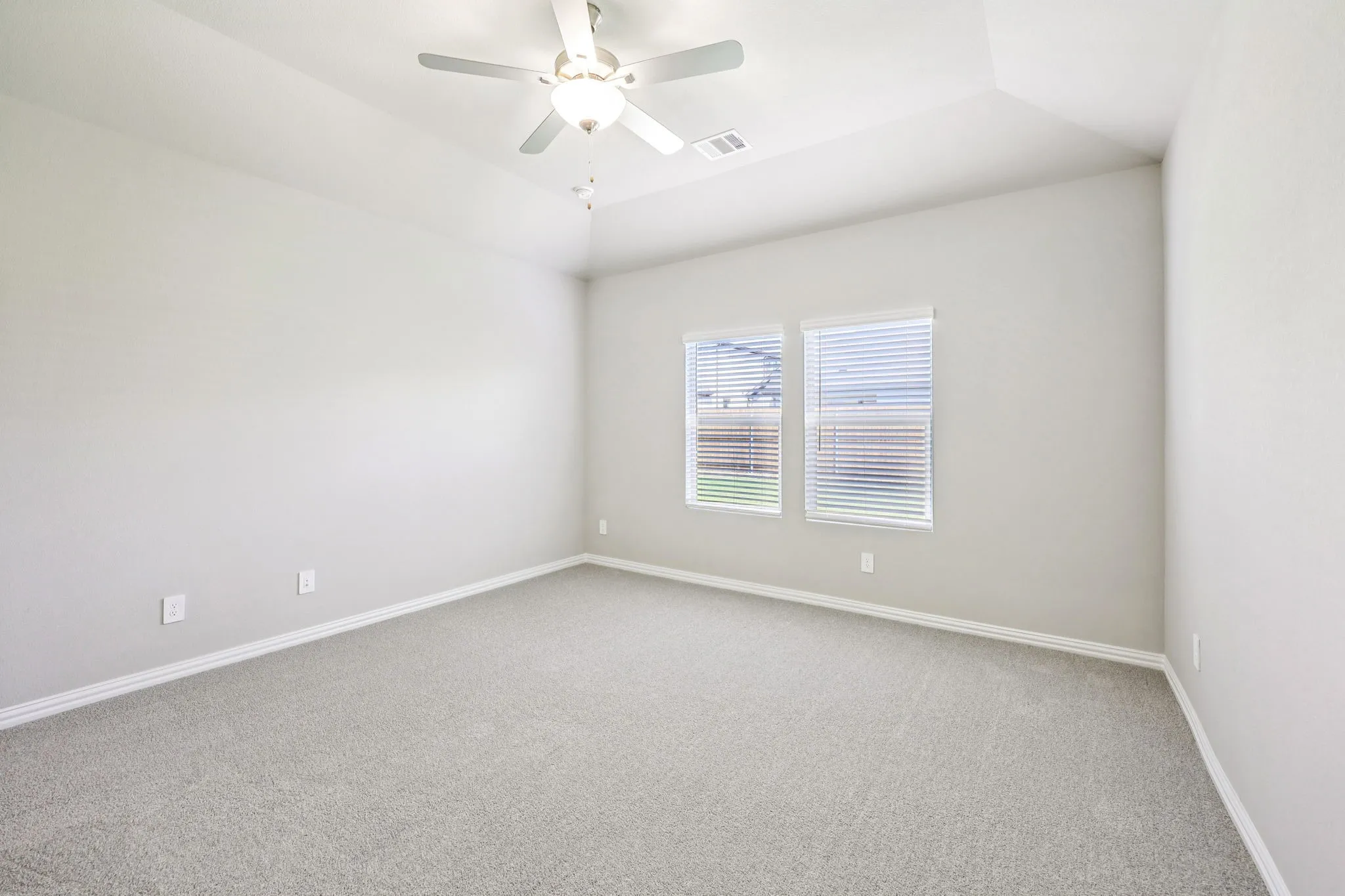  Photo is not of the actual home, but is an inspirational photo of builder’s model home and may depict options, furnishings, and/or decorator features that are not included.
