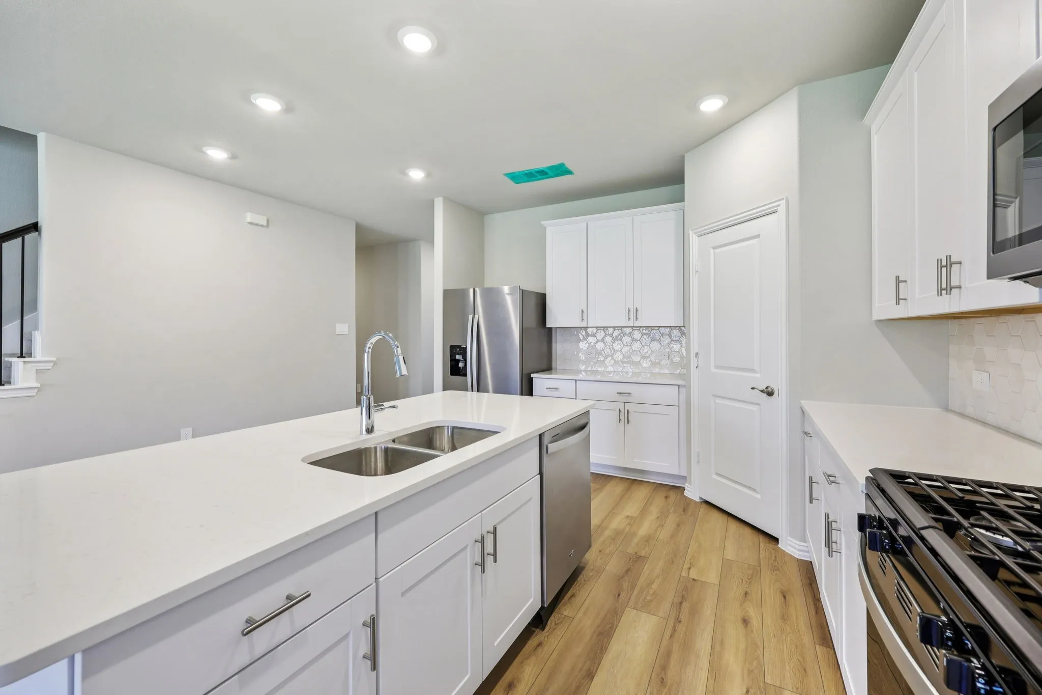  Photo is not of the actual home, but is an inspirational photo of builder’s model home and may depict options, furnishings, and/or decorator features that are not included.
