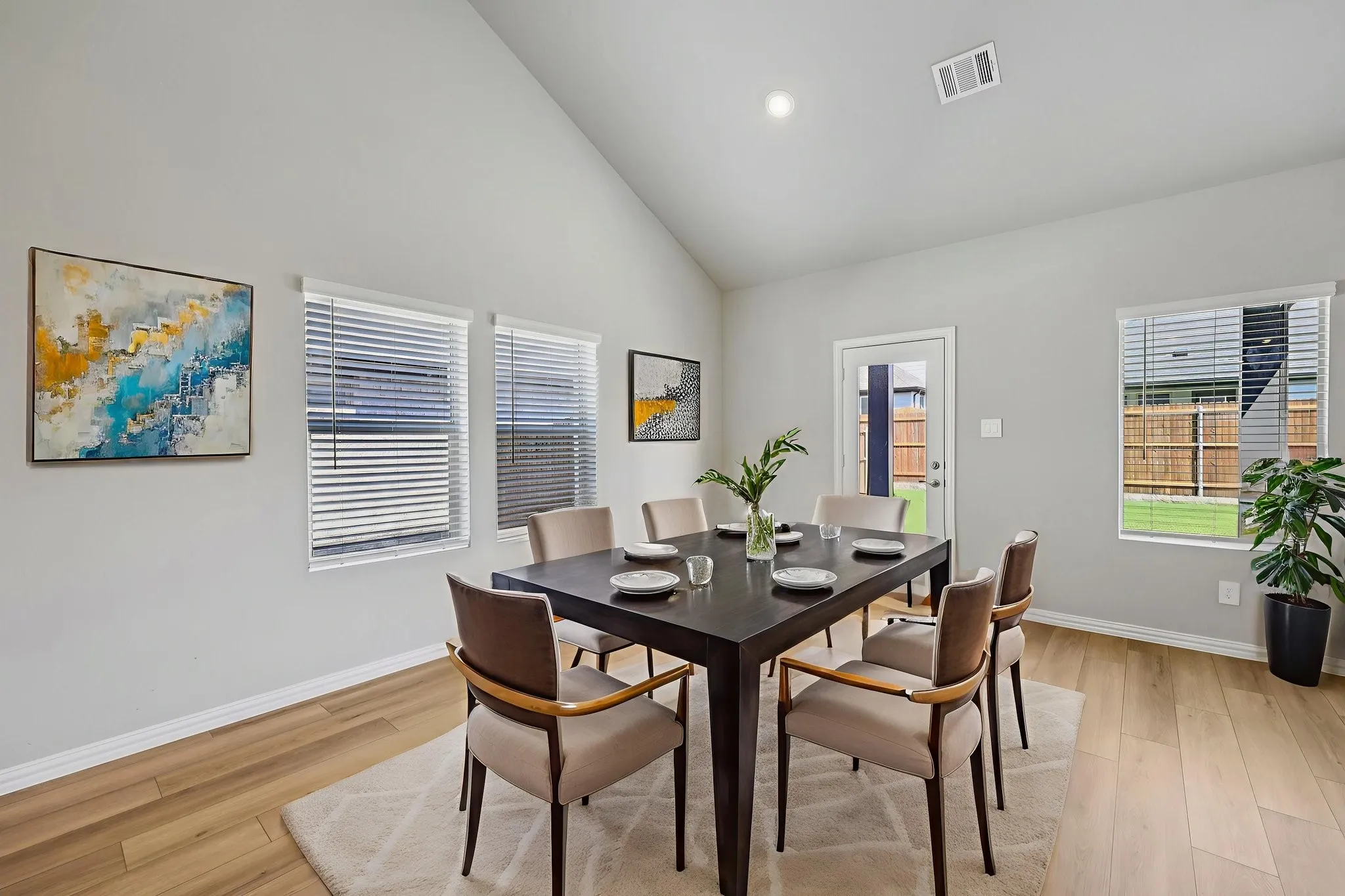  Photo is not of the actual home, but is an inspirational photo of builder’s model home and may depict options, furnishings, and/or decorator features that are not included.
