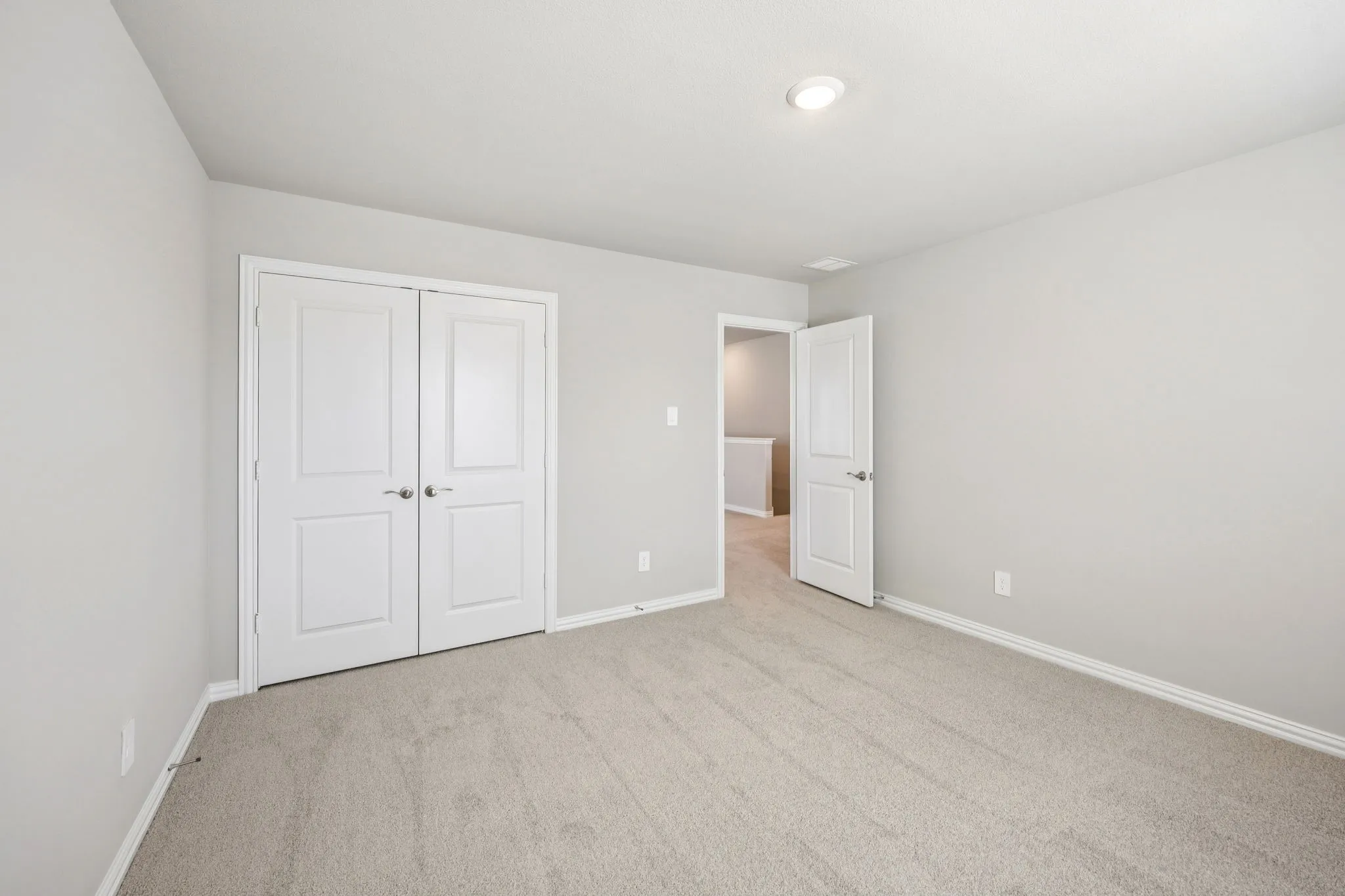  Photo is not of the actual home, but is an inspirational photo of builder’s model home and may depict options, furnishings, and/or decorator features that are not included.
