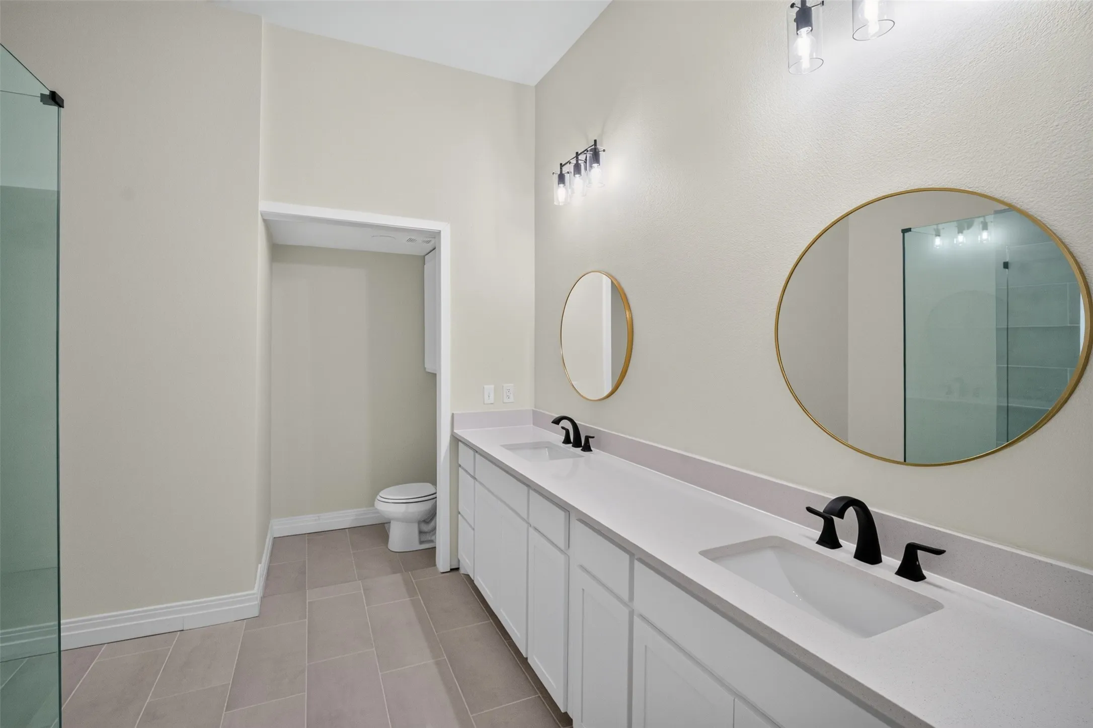 Single Family Residence For Sale in Johnson County , 314 N Anglin Street, Cleburne, Texas 76031, 4 Bedroom, 4 Bathroom, Garage spaces, 2,966 Sqft, built in 1920, mls#21357331, Real Estate Agent in Cleburne, Homes For Sale in Johnson county, Homes For Sale in Cleburne, Realtor in Cleburne Texas, Real Estate Brokerage Independent Realty Texas, Luminita Cordes Realtor