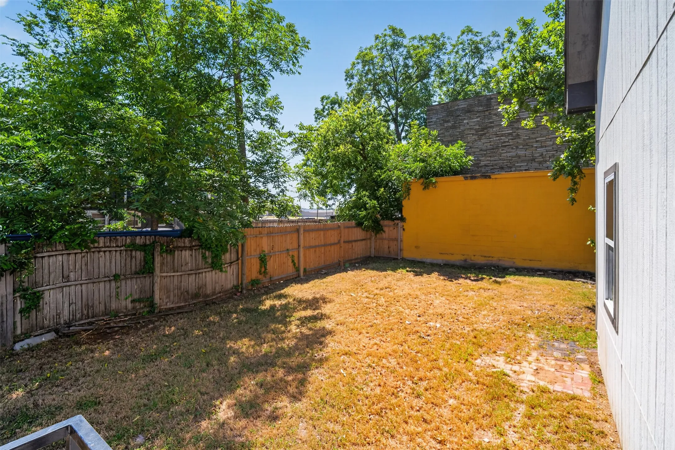 Single Family Residence For Sale in Johnson County , 314 N Anglin Street, Cleburne, Texas 76031, 4 Bedroom, 4 Bathroom, Garage spaces, 2,966 Sqft, built in 1920, mls#21357331, Real Estate Agent in Cleburne, Homes For Sale in Johnson county, Homes For Sale in Cleburne, Realtor in Cleburne Texas, Real Estate Brokerage Independent Realty Texas, Luminita Cordes Realtor