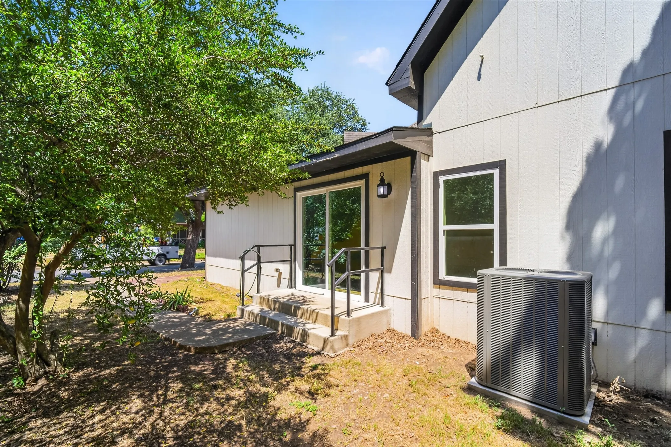 Single Family Residence For Sale in Johnson County , 314 N Anglin Street, Cleburne, Texas 76031, 4 Bedroom, 4 Bathroom, Garage spaces, 2,966 Sqft, built in 1920, mls#21357331, Real Estate Agent in Cleburne, Homes For Sale in Johnson county, Homes For Sale in Cleburne, Realtor in Cleburne Texas, Real Estate Brokerage Independent Realty Texas, Luminita Cordes Realtor