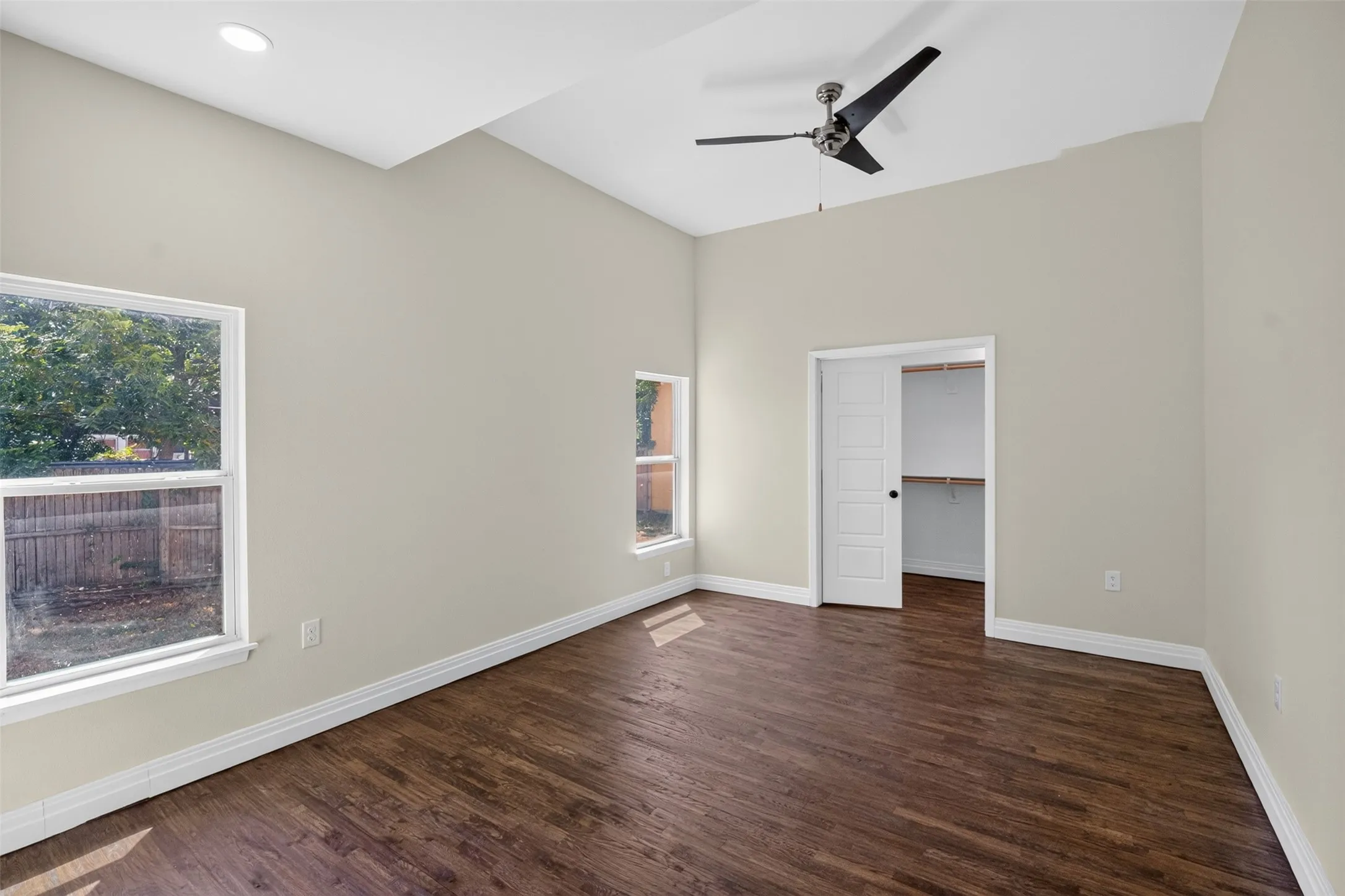 Single Family Residence For Sale in Johnson County , 314 N Anglin Street, Cleburne, Texas 76031, 4 Bedroom, 4 Bathroom, Garage spaces, 2,966 Sqft, built in 1920, mls#21357331, Real Estate Agent in Cleburne, Homes For Sale in Johnson county, Homes For Sale in Cleburne, Realtor in Cleburne Texas, Real Estate Brokerage Independent Realty Texas, Luminita Cordes Realtor