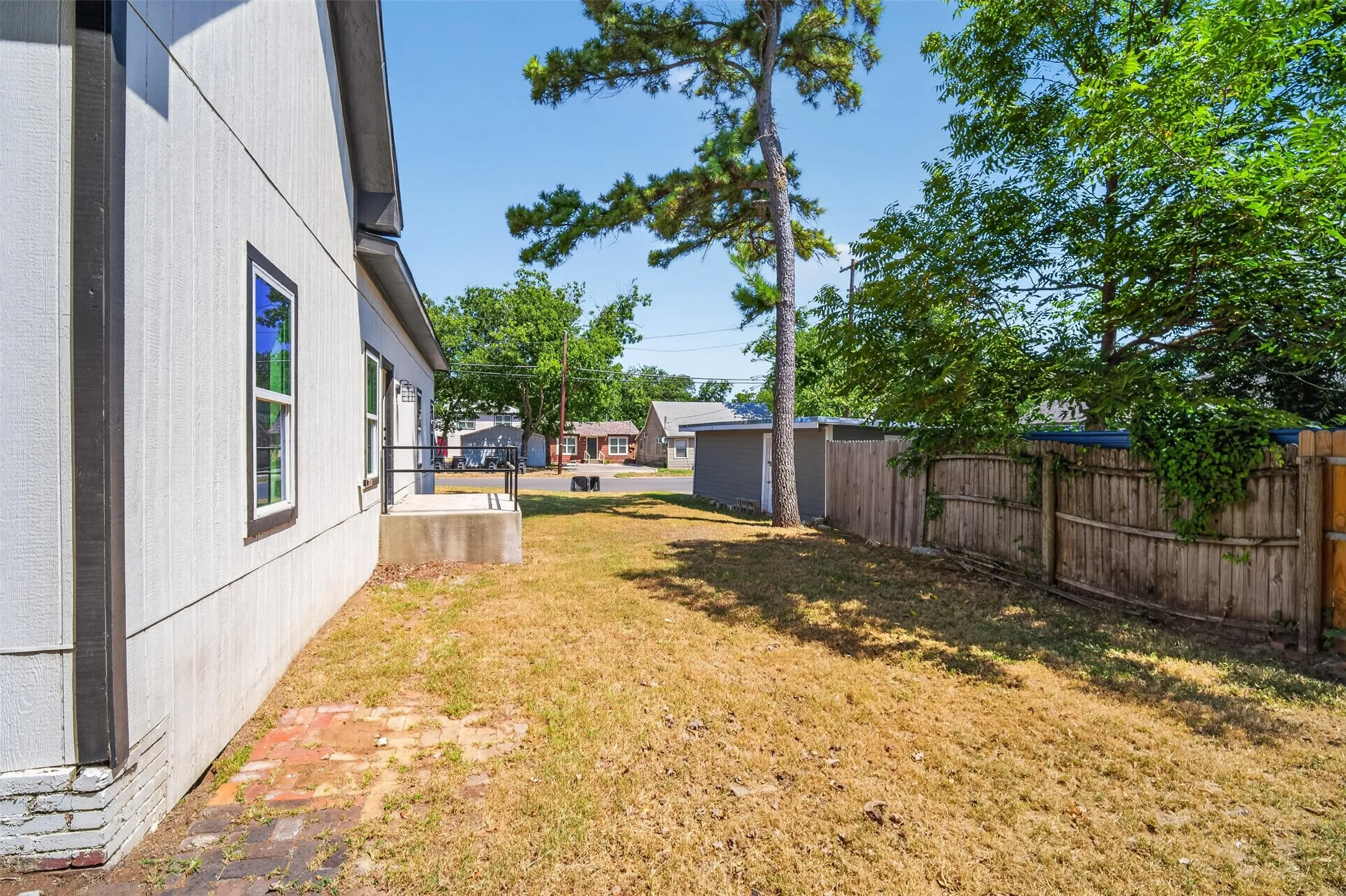 Single Family Residence For Sale in Johnson County , 314 N Anglin Street, Cleburne, Texas 76031, 4 Bedroom, 4 Bathroom, Garage spaces, 2,966 Sqft, built in 1920, mls#21357331, Real Estate Agent in Cleburne, Homes For Sale in Johnson county, Homes For Sale in Cleburne, Realtor in Cleburne Texas, Real Estate Brokerage Independent Realty Texas, Luminita Cordes Realtor