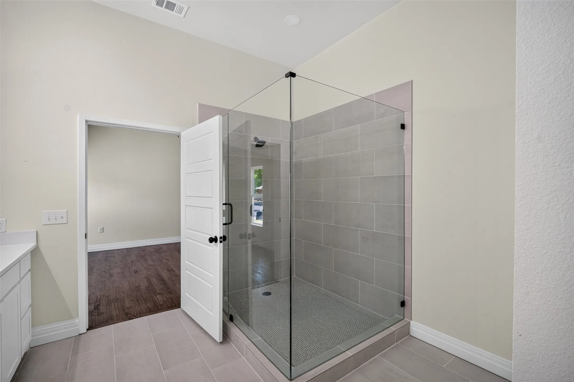 Single Family Residence For Sale in Johnson County , 314 N Anglin Street, Cleburne, Texas 76031, 4 Bedroom, 4 Bathroom, Garage spaces, 2,966 Sqft, built in 1920, mls#21357331, Real Estate Agent in Cleburne, Homes For Sale in Johnson county, Homes For Sale in Cleburne, Realtor in Cleburne Texas, Real Estate Brokerage Independent Realty Texas, Luminita Cordes Realtor