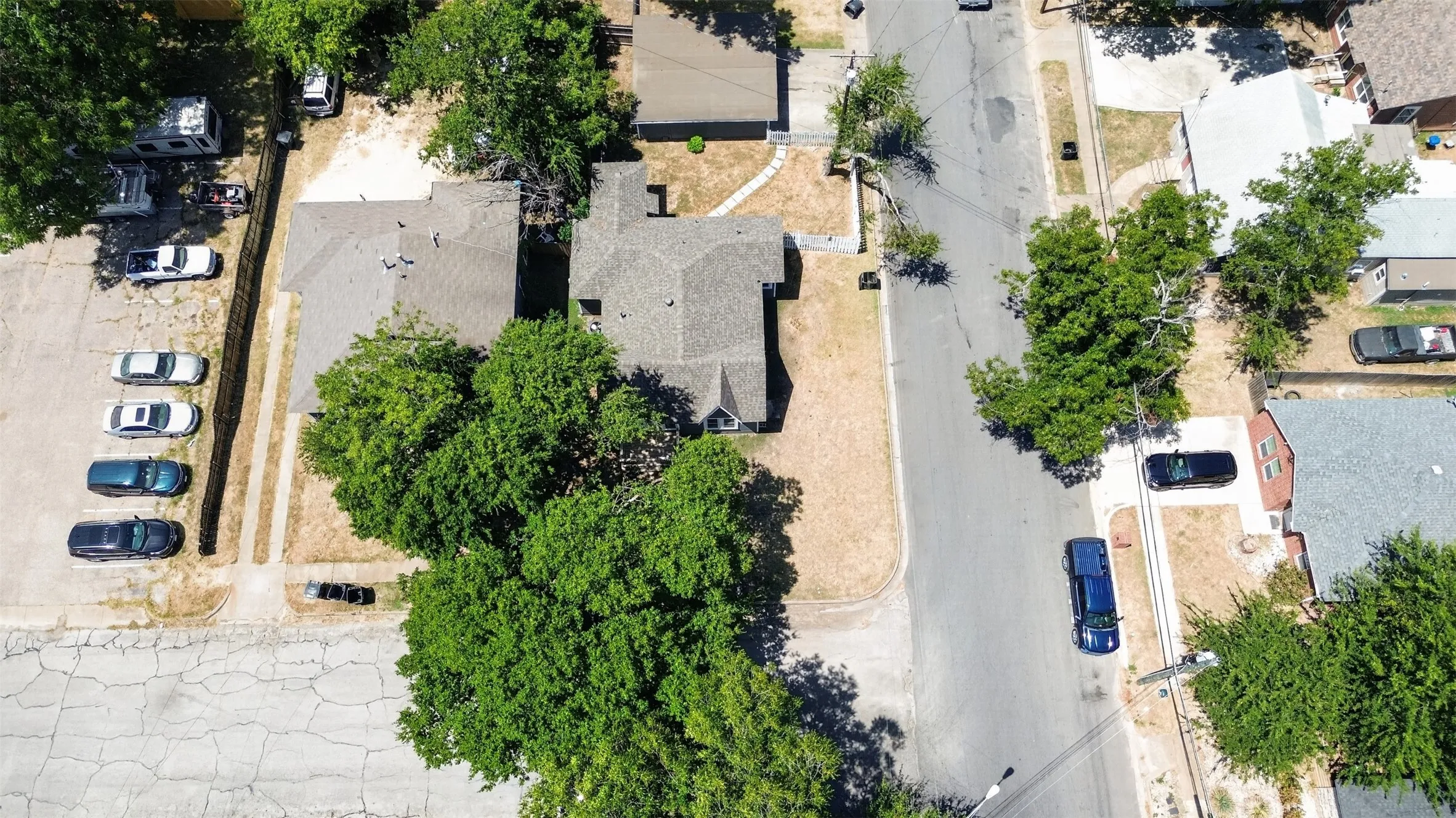 Single Family Residence For Sale in Johnson County , 314 N Anglin Street, Cleburne, Texas 76031, 4 Bedroom, 4 Bathroom, Garage spaces, 2,966 Sqft, built in 1920, mls#21357331, Real Estate Agent in Cleburne, Homes For Sale in Johnson county, Homes For Sale in Cleburne, Realtor in Cleburne Texas, Real Estate Brokerage Independent Realty Texas, Luminita Cordes Realtor