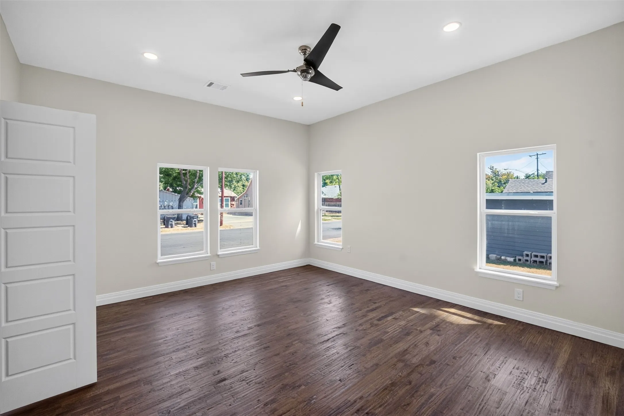 Single Family Residence For Sale in Johnson County , 314 N Anglin Street, Cleburne, Texas 76031, 4 Bedroom, 4 Bathroom, Garage spaces, 2,966 Sqft, built in 1920, mls#21357331, Real Estate Agent in Cleburne, Homes For Sale in Johnson county, Homes For Sale in Cleburne, Realtor in Cleburne Texas, Real Estate Brokerage Independent Realty Texas, Luminita Cordes Realtor