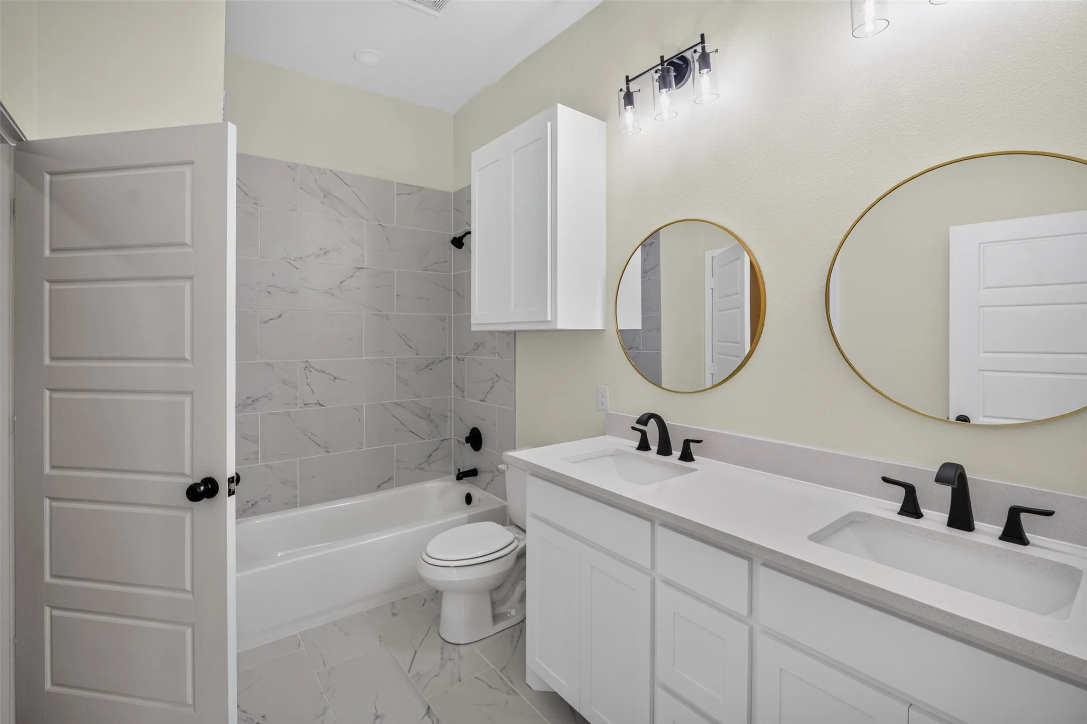 Single Family Residence For Sale in Johnson County , 314 N Anglin Street, Cleburne, Texas 76031, 4 Bedroom, 4 Bathroom, Garage spaces, 2,966 Sqft, built in 1920, mls#21357331, Real Estate Agent in Cleburne, Homes For Sale in Johnson county, Homes For Sale in Cleburne, Realtor in Cleburne Texas, Real Estate Brokerage Independent Realty Texas, Luminita Cordes Realtor