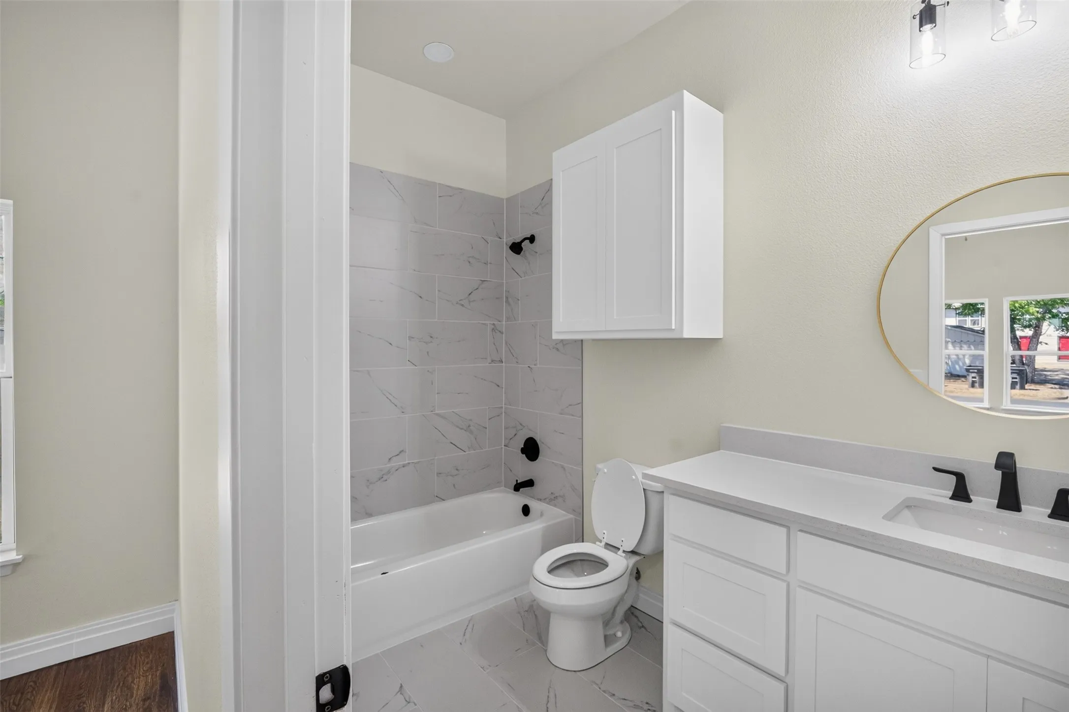 Single Family Residence For Sale in Johnson County , 314 N Anglin Street, Cleburne, Texas 76031, 4 Bedroom, 4 Bathroom, Garage spaces, 2,966 Sqft, built in 1920, mls#21357331, Real Estate Agent in Cleburne, Homes For Sale in Johnson county, Homes For Sale in Cleburne, Realtor in Cleburne Texas, Real Estate Brokerage Independent Realty Texas, Luminita Cordes Realtor