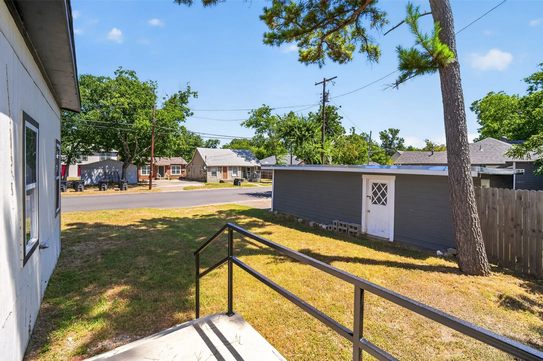 Single Family Residence For Sale in Johnson County , 314 N Anglin Street, Cleburne, Texas 76031, 4 Bedroom, 4 Bathroom, Garage spaces, 2,966 Sqft, built in 1920, mls#21357331, Real Estate Agent in Cleburne, Homes For Sale in Johnson county, Homes For Sale in Cleburne, Realtor in Cleburne Texas, Real Estate Brokerage Independent Realty Texas, Luminita Cordes Realtor