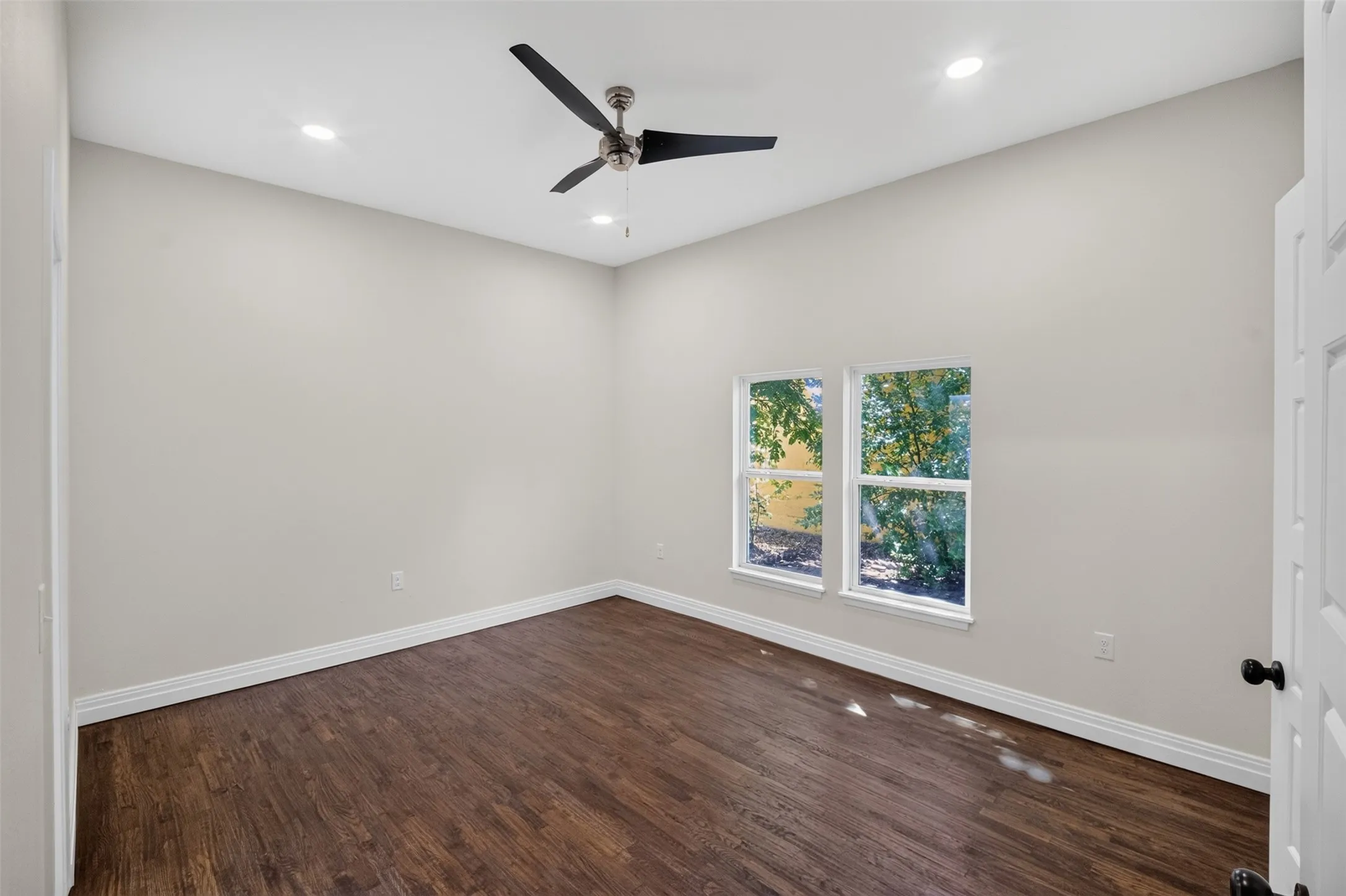 Single Family Residence For Sale in Johnson County , 314 N Anglin Street, Cleburne, Texas 76031, 4 Bedroom, 4 Bathroom, Garage spaces, 2,966 Sqft, built in 1920, mls#21357331, Real Estate Agent in Cleburne, Homes For Sale in Johnson county, Homes For Sale in Cleburne, Realtor in Cleburne Texas, Real Estate Brokerage Independent Realty Texas, Luminita Cordes Realtor