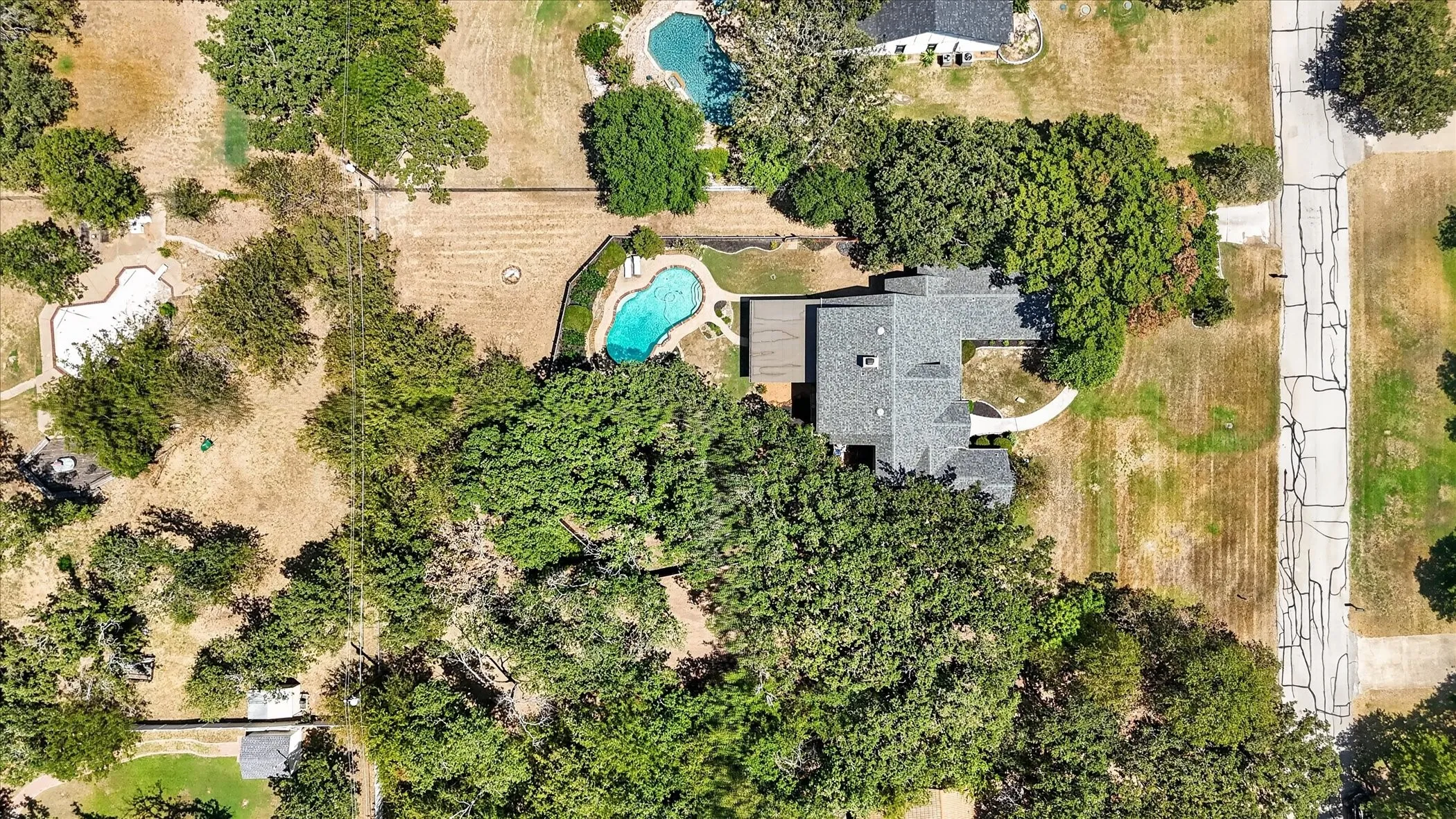 Single Family Residence For Sale in Denton County , 225 Shady Hill Lane, Double Oak, Texas 75077, 3 Bedroom, 3 Bathroom, 2 Garage spaces, 3,256 Sqft, built in 1987, Price $798,000, mls#21359202, Real Estate Agent in Double Oak, Homes For Sale in Denton county, Homes For Sale in Double Oak, Realtor in Double Oak Texas, Real Estate Brokerage Independent Realty Texas, Luminita Cordes Realtor