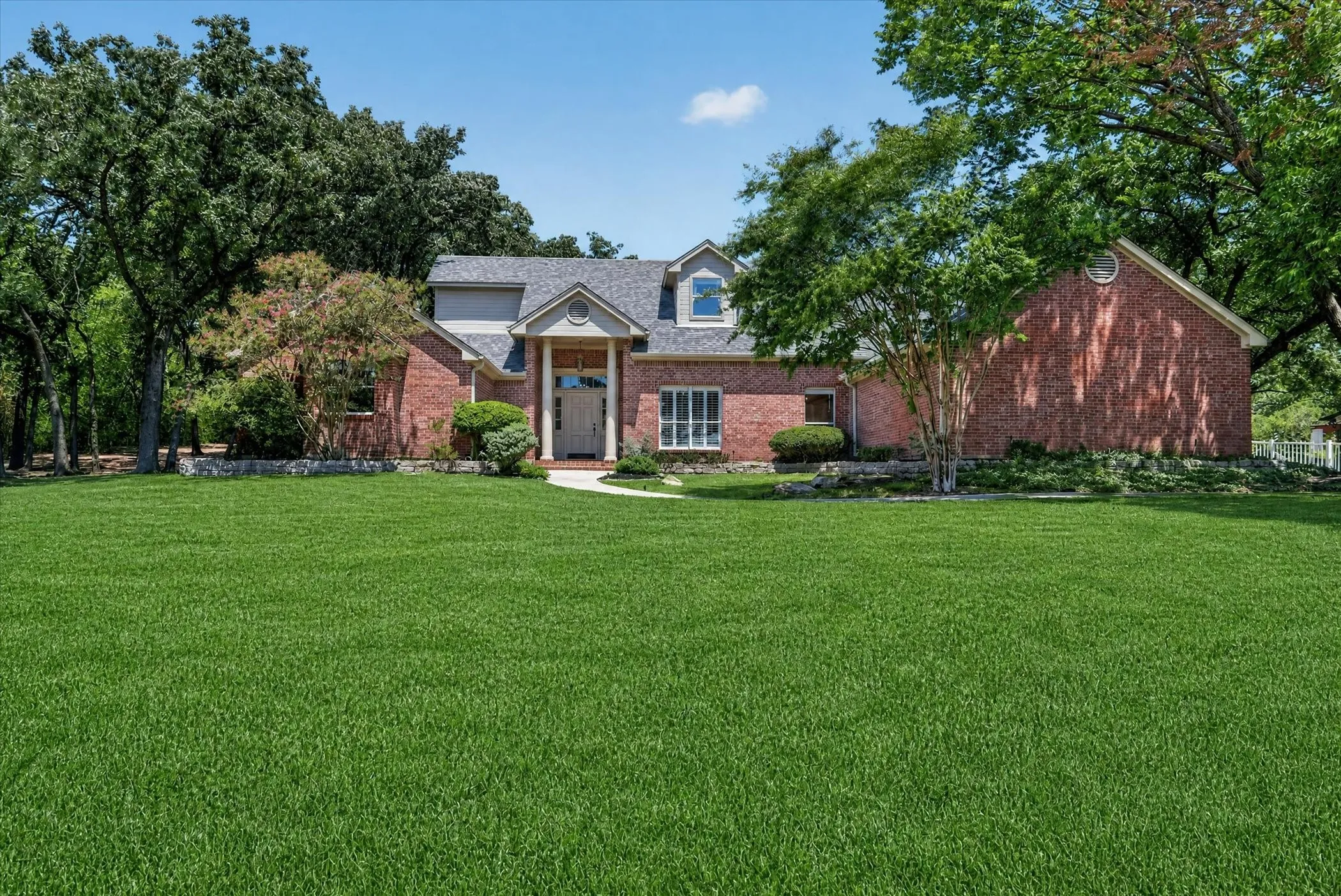 Single Family Residence For Sale in Denton County , 225 Shady Hill Lane, Double Oak, Texas 75077, 3 Bedroom, 3 Bathroom, 2 Garage spaces, 3,256 Sqft, built in 1987, Price $798,000, mls#21359202, Real Estate Agent in Double Oak, Homes For Sale in Denton county, Homes For Sale in Double Oak, Realtor in Double Oak Texas, Real Estate Brokerage Independent Realty Texas, Luminita Cordes Realtor
