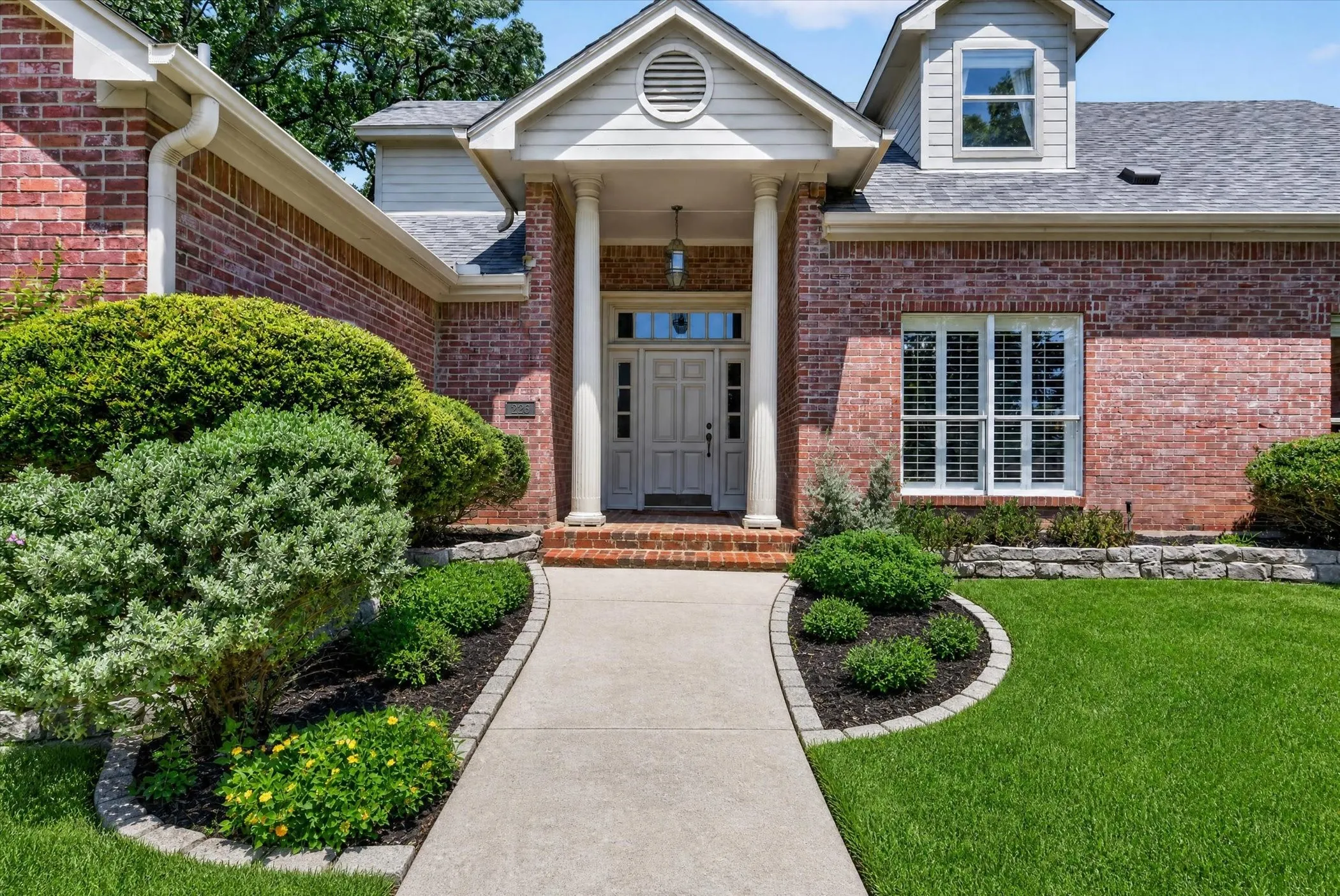 Single Family Residence For Sale in Denton County , 225 Shady Hill Lane, Double Oak, Texas 75077, 3 Bedroom, 3 Bathroom, 2 Garage spaces, 3,256 Sqft, built in 1987, Price $798,000, mls#21359202, Real Estate Agent in Double Oak, Homes For Sale in Denton county, Homes For Sale in Double Oak, Realtor in Double Oak Texas, Real Estate Brokerage Independent Realty Texas, Luminita Cordes Realtor