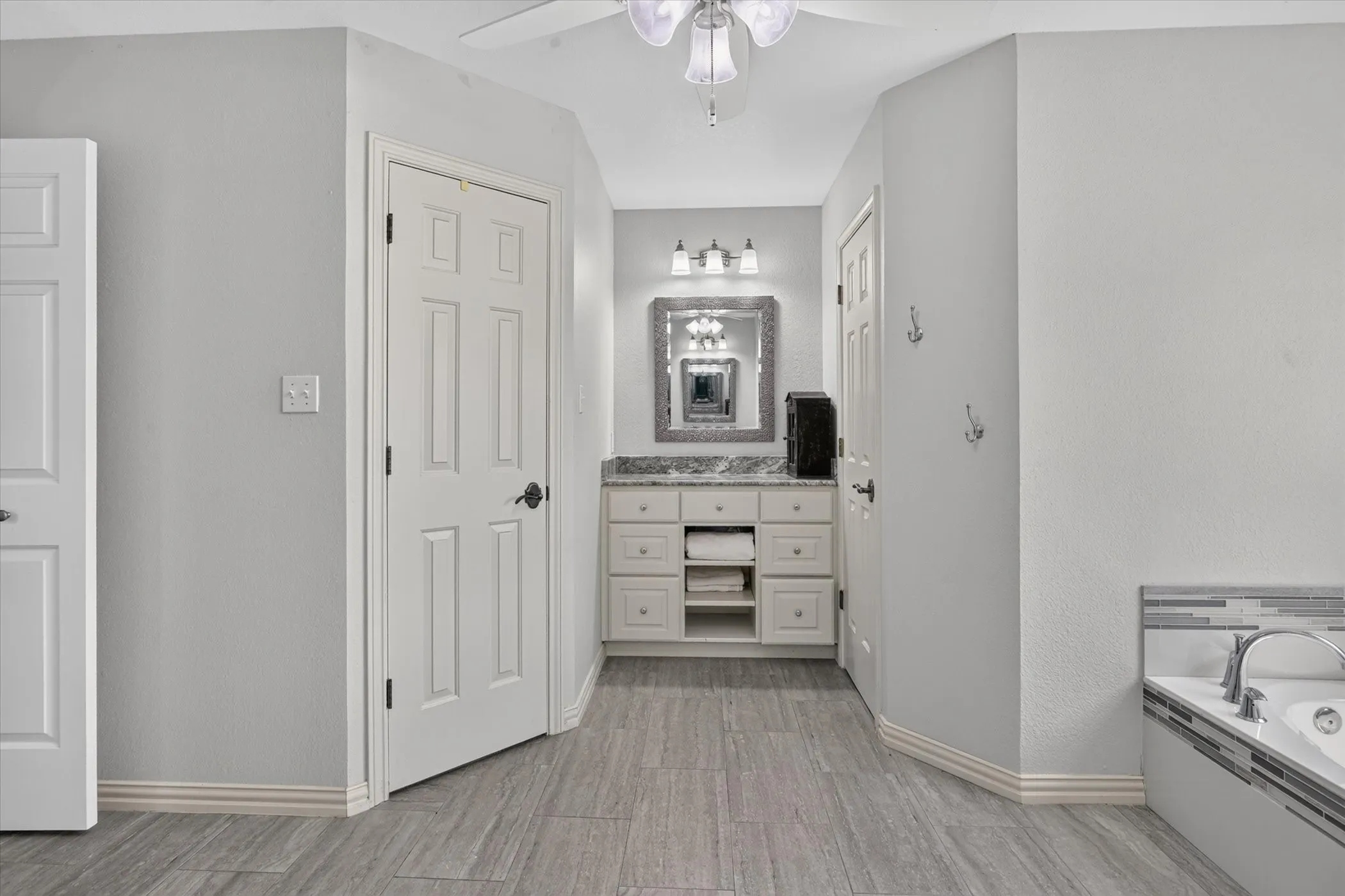Single Family Residence For Sale in Denton County , 225 Shady Hill Lane, Double Oak, Texas 75077, 3 Bedroom, 3 Bathroom, 2 Garage spaces, 3,256 Sqft, built in 1987, Price $798,000, mls#21359202, Real Estate Agent in Double Oak, Homes For Sale in Denton county, Homes For Sale in Double Oak, Realtor in Double Oak Texas, Real Estate Brokerage Independent Realty Texas, Luminita Cordes Realtor