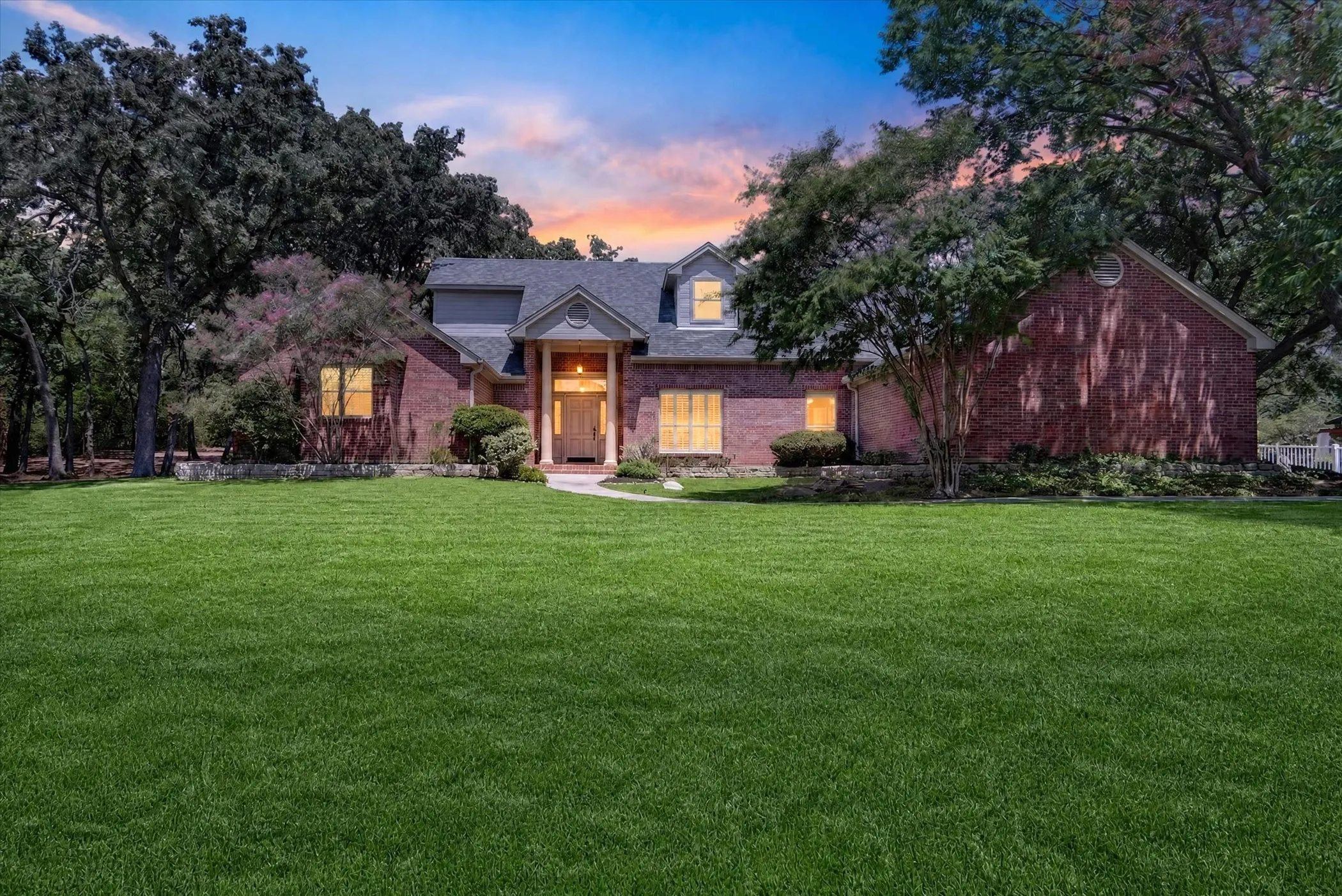 Single Family Residence For Sale in Denton County , 225 Shady Hill Lane, Double Oak, Texas 75077, 3 Bedroom, 3 Bathroom, 2 Garage spaces, 3,256 Sqft, built in 1987, Price $798,000, mls#21359202, Real Estate Agent in Double Oak, Homes For Sale in Denton county, Homes For Sale in Double Oak, Realtor in Double Oak Texas, Real Estate Brokerage Independent Realty Texas, Luminita Cordes Realtor